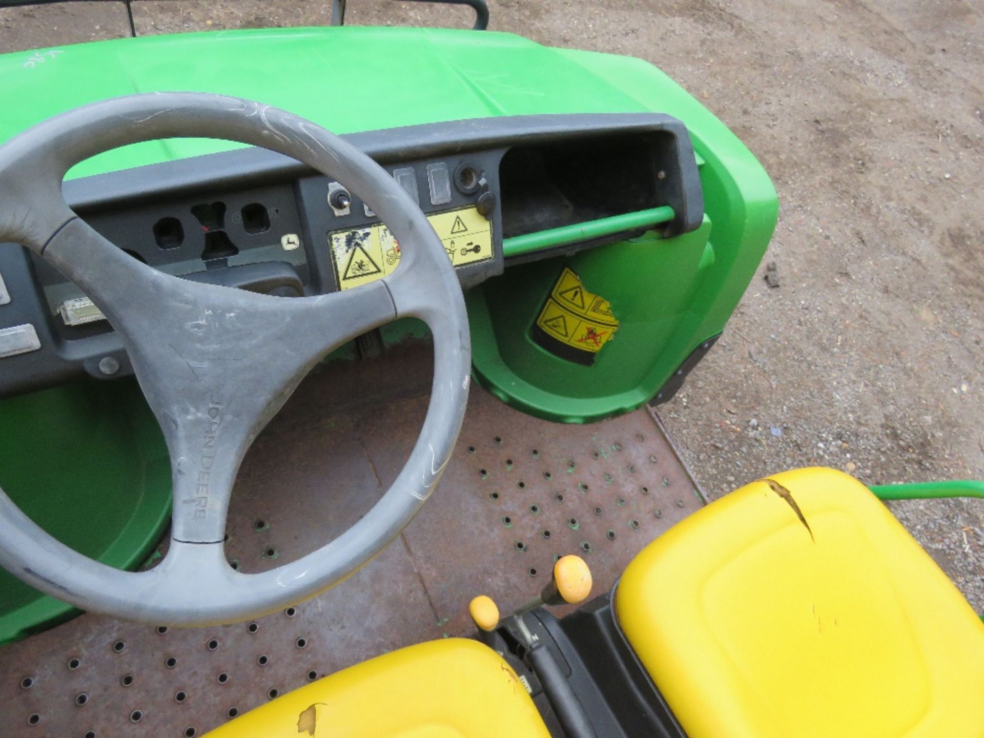 JOHN DEERE DIESEL ENGINED GATOR UTILITY VEHICLE, 2WD. WHEN TESTED WAS SEEN TO DRIVE. SEE VIDEO. - Image 5 of 6