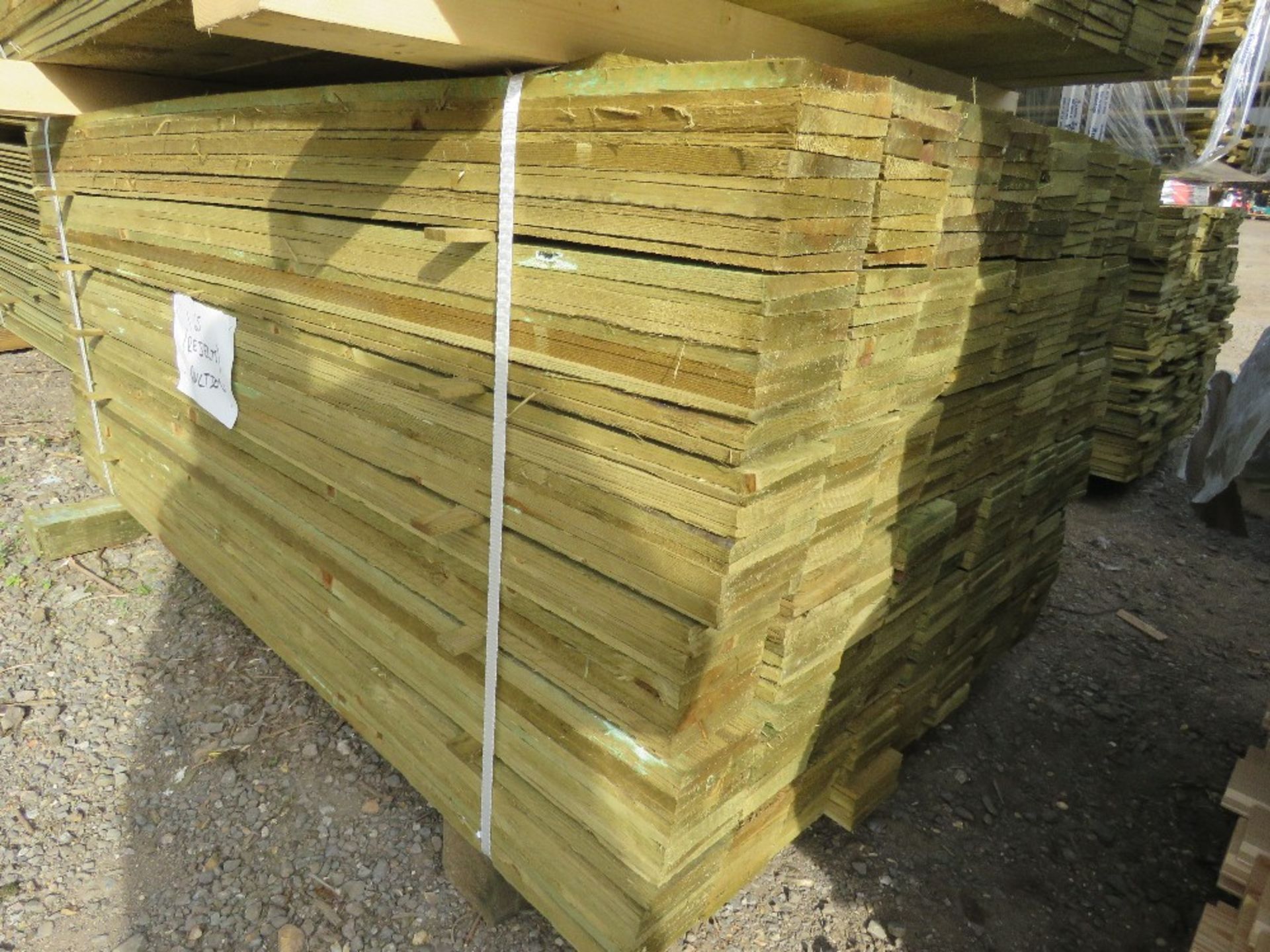 LARGE PACK OF PRESSURE TREATED FEATHER EDGE FENCE CLADDING TIMBER BOARDS. 1.65M LENGTH X 100MM WIDTH