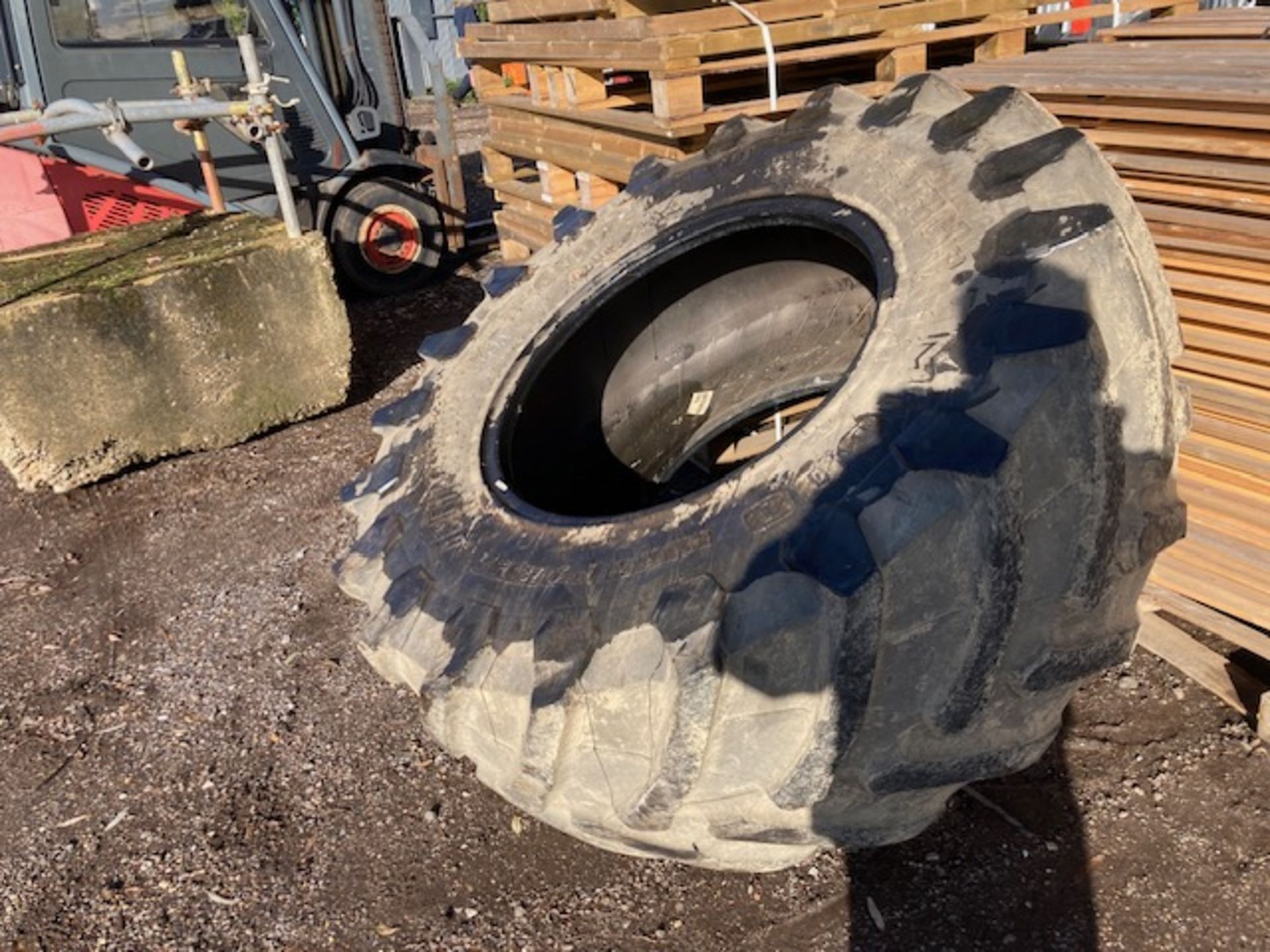 JCB FASTRAC TRELLEBORG 600/70R30 TYRE, PART WORN.