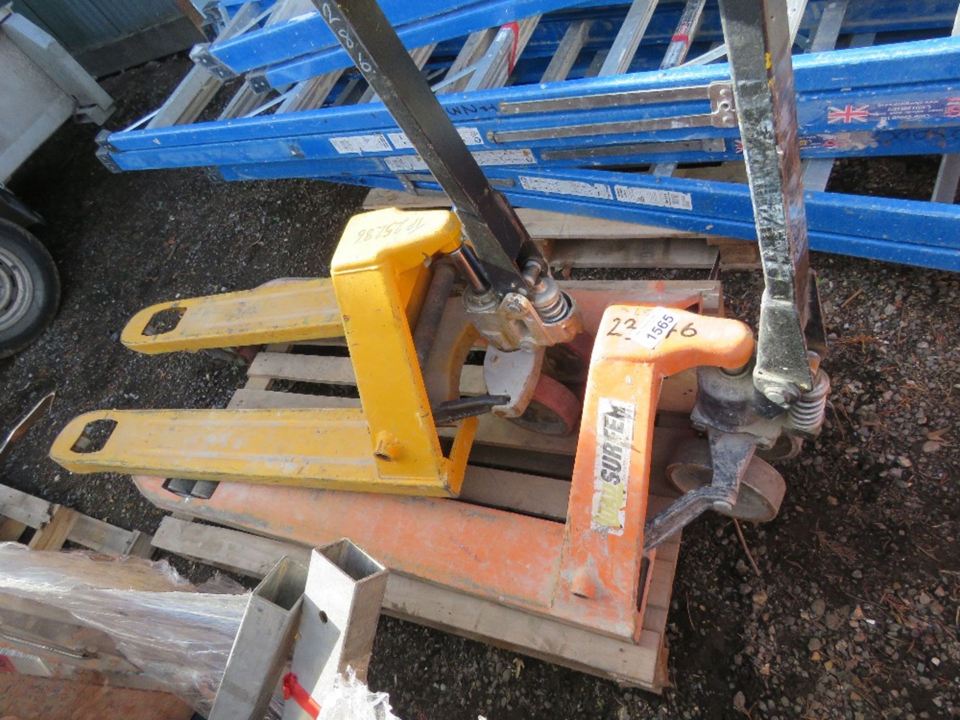 2X HYDRAULIC PALLET TRUCKS