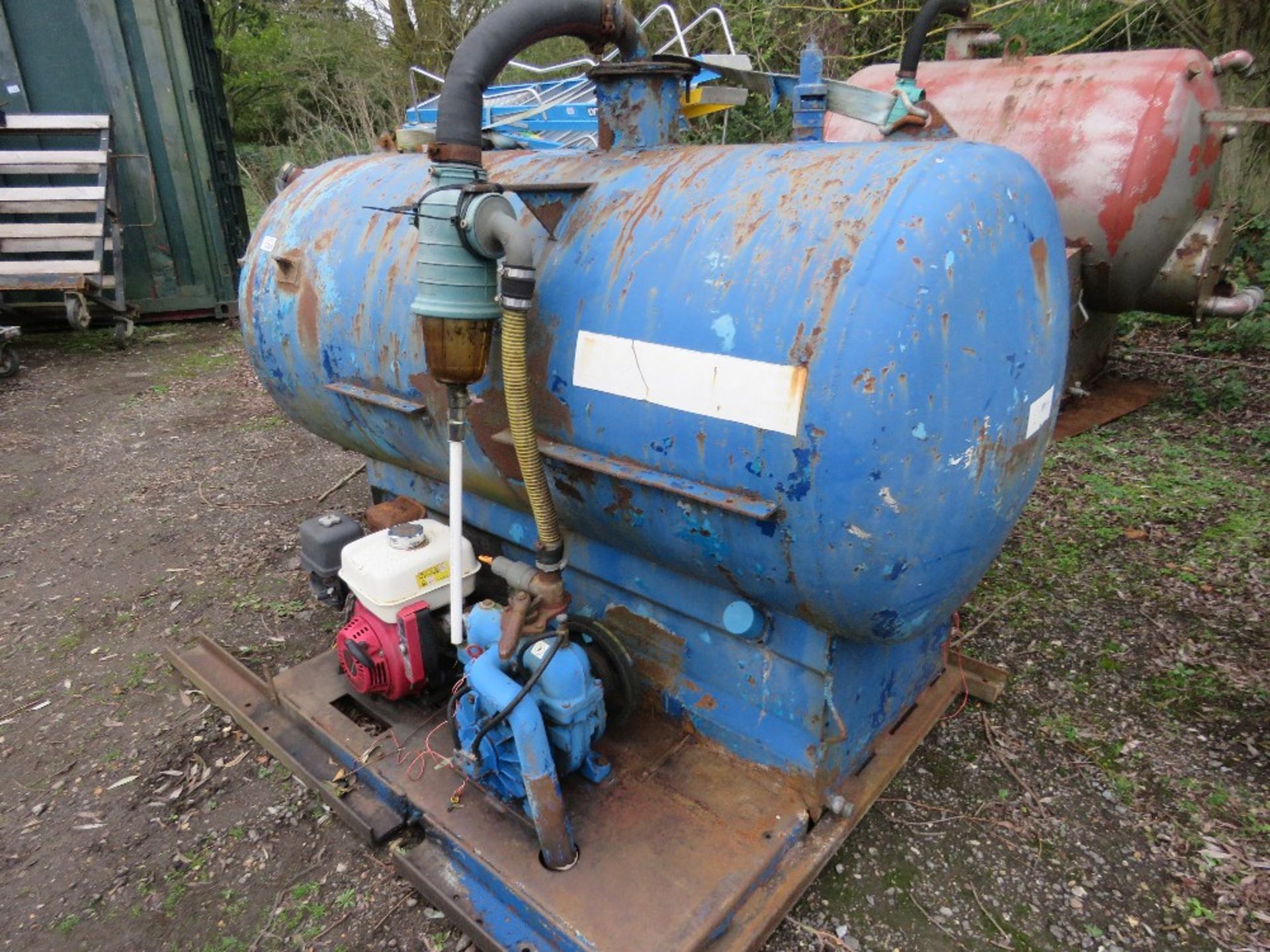 HONDA ENGINED TOILET EMPTYING SUCTION TANKER - Image 2 of 5