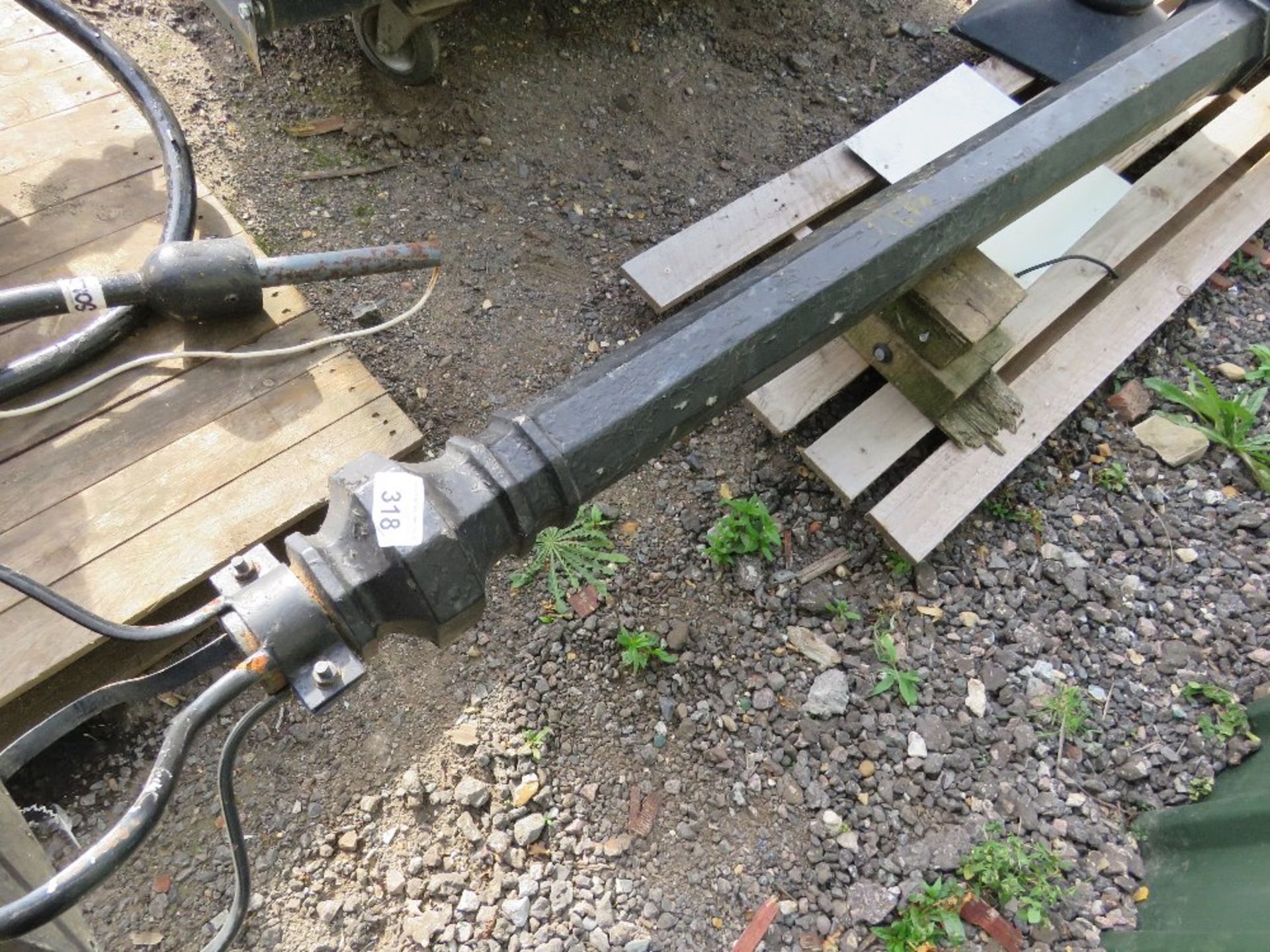 DUSTBIN CONTAINING SCAFFOLD CLIPS PLUS ROAD CONES. THIS LOT IS SOLD UNDER THE AUCTIONEERS MARGIN - Image 4 of 4