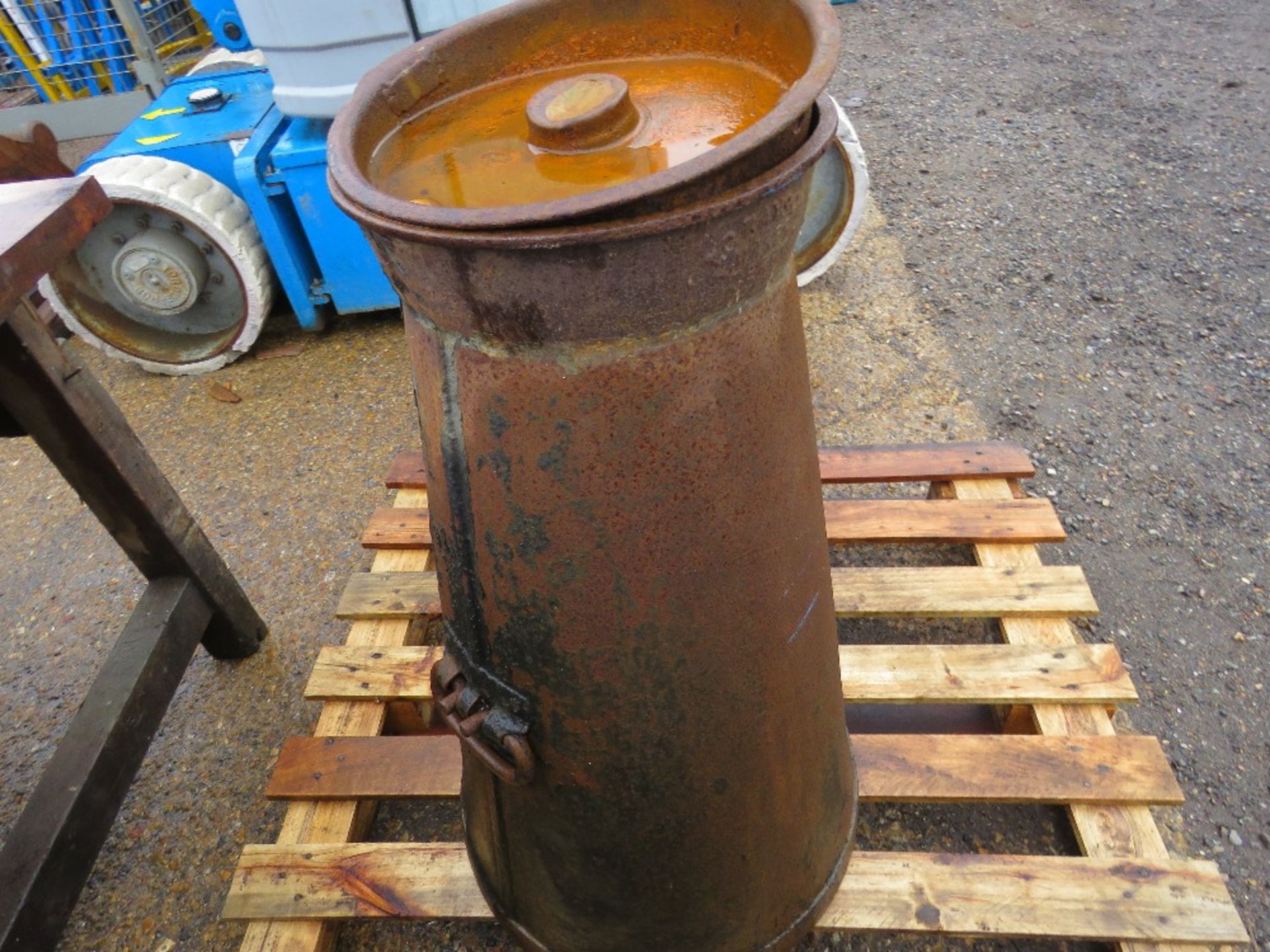 LARGE SIZED METAL CHURN / PLANTER WITH LID. - Image 3 of 5