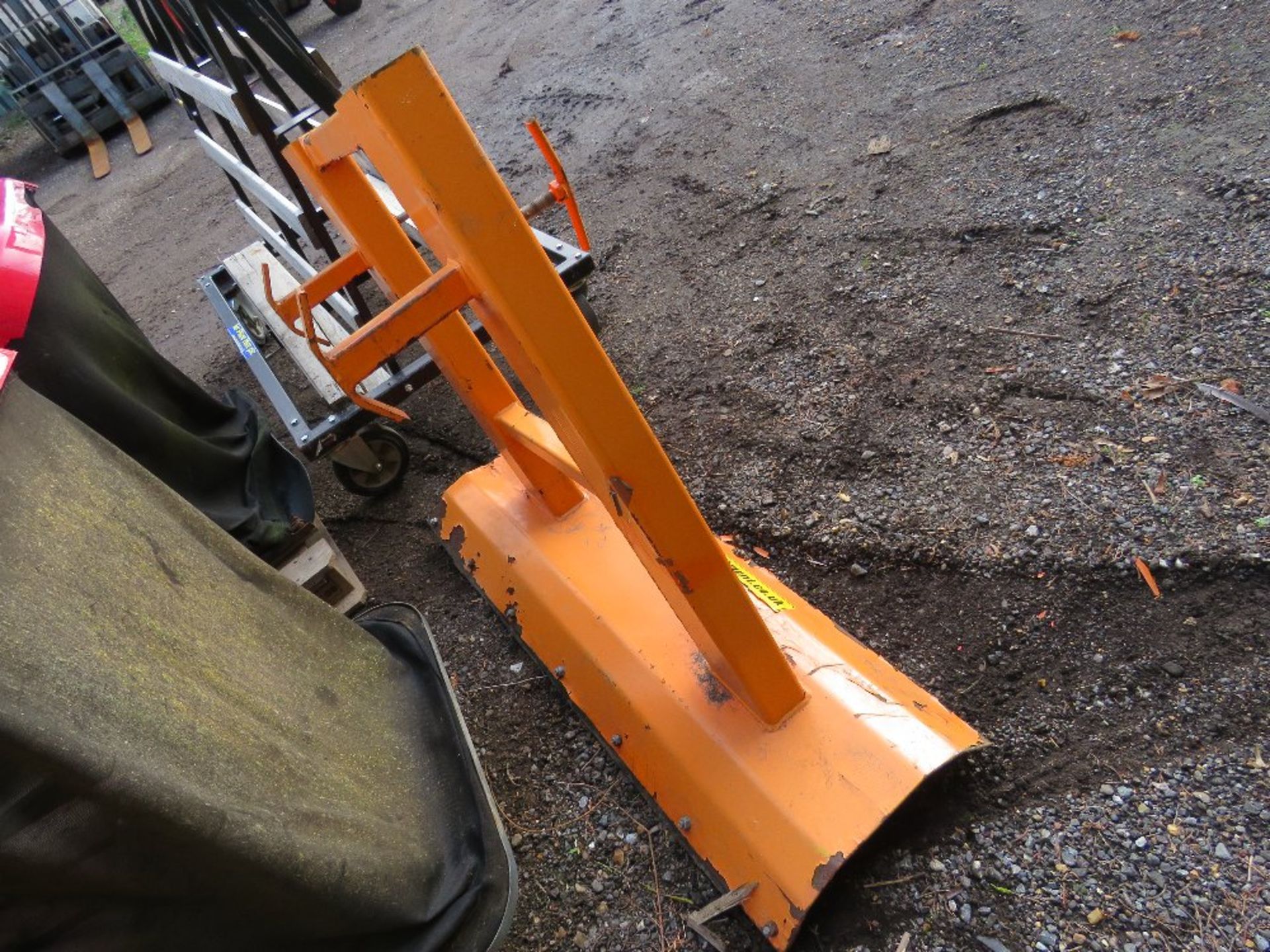 SNOW PLOUGH BLADE FOR FORKLIFT TRUCK. 4FT WIDE APPROX. - Image 2 of 3