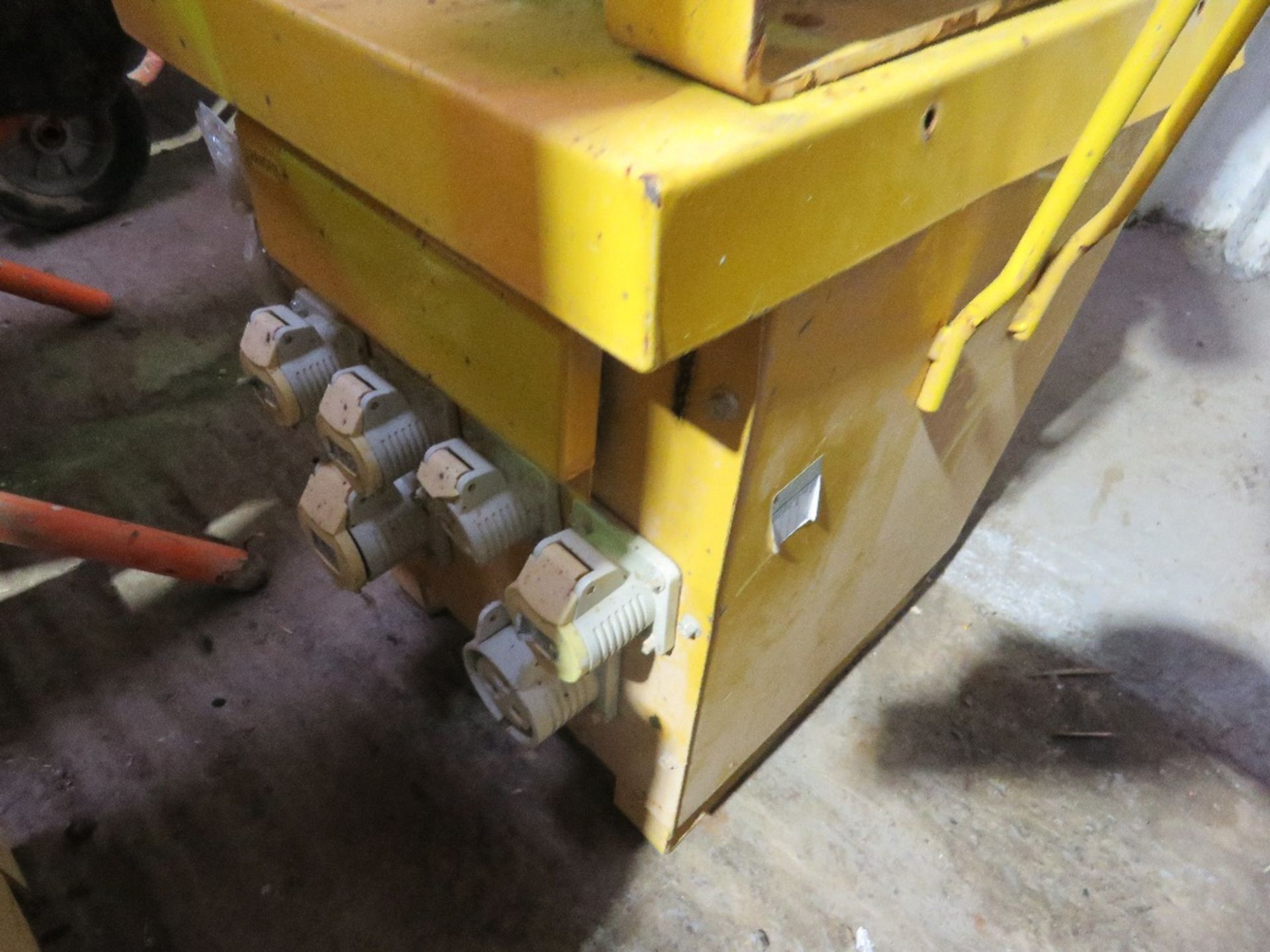 2 X LARGE SIZED SITE TRANSFORMERS, YELLOW PLUS AN EXTENSION LEAD. - Image 3 of 4