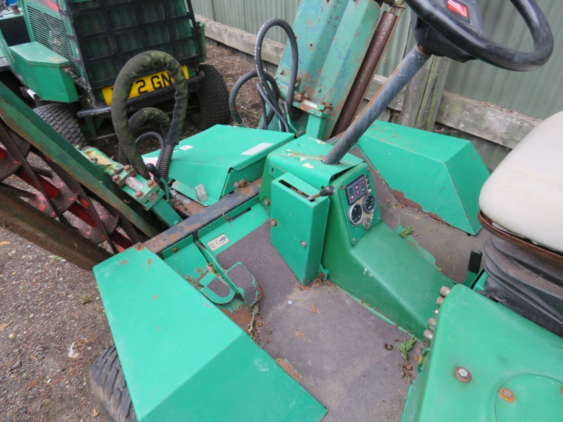 RANSOMES TRIPLE RIDE ON MOWER WITH KUBOTA ENGINE. BEEN IN STORAGE FOR SOME TIME. WHEN BRIEFLY TESTED - Image 7 of 7