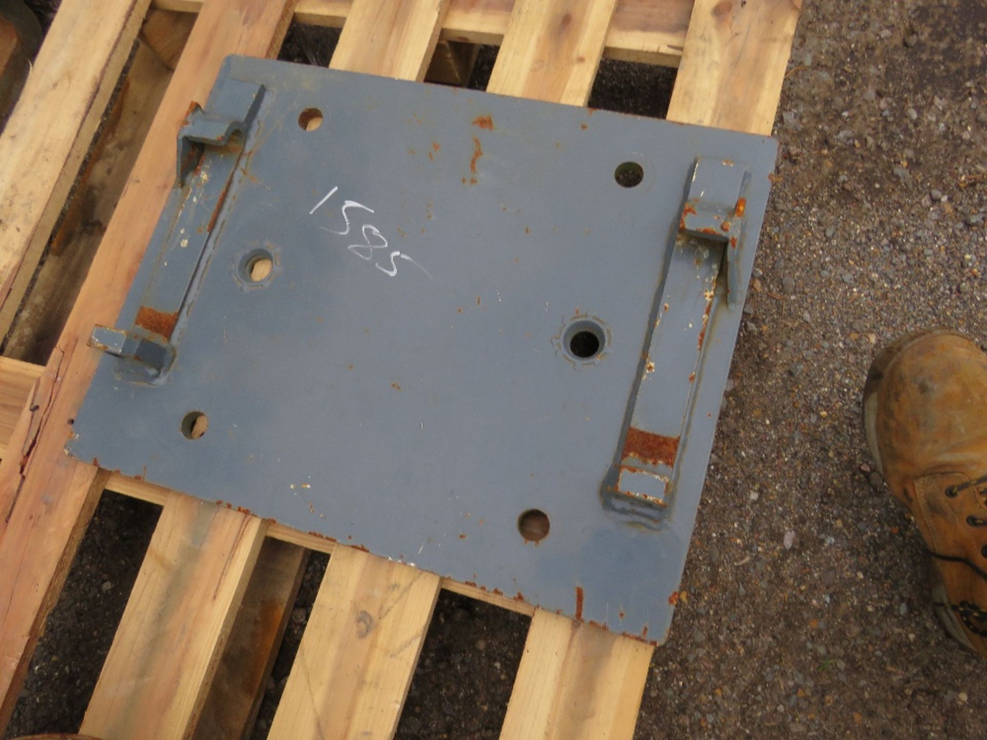 BACKPLATE FOR SMALL AVANT LOADER. THIS LOT IS SOLD UNDER THE AUCTIONEERS MARGIN SCHEME, THEREFOR