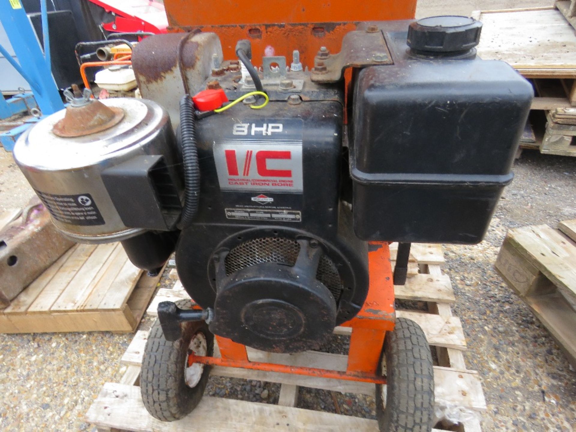 BEARCAT PETROL ENGINED SHREDDER/CHIPPER, NEEDS ATTENTION. THIS LOT IS SOLD UNDER THE AUCTIONEERS M - Image 5 of 6