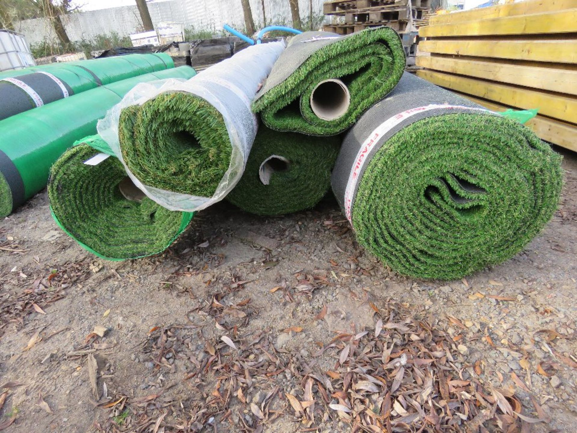 5 X ROLLS OF QUALITY ASTRO TURF FAKE LAWN GRASS, 4METRE WIDTH APPROX, ASSORTED LENGTHS. THIS LOT - Image 2 of 4