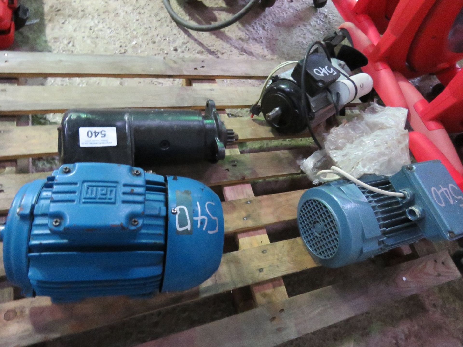 IVECO STARTER MOTOR PLUS 3 X ELECTRIC MOTORS. - Image 3 of 3