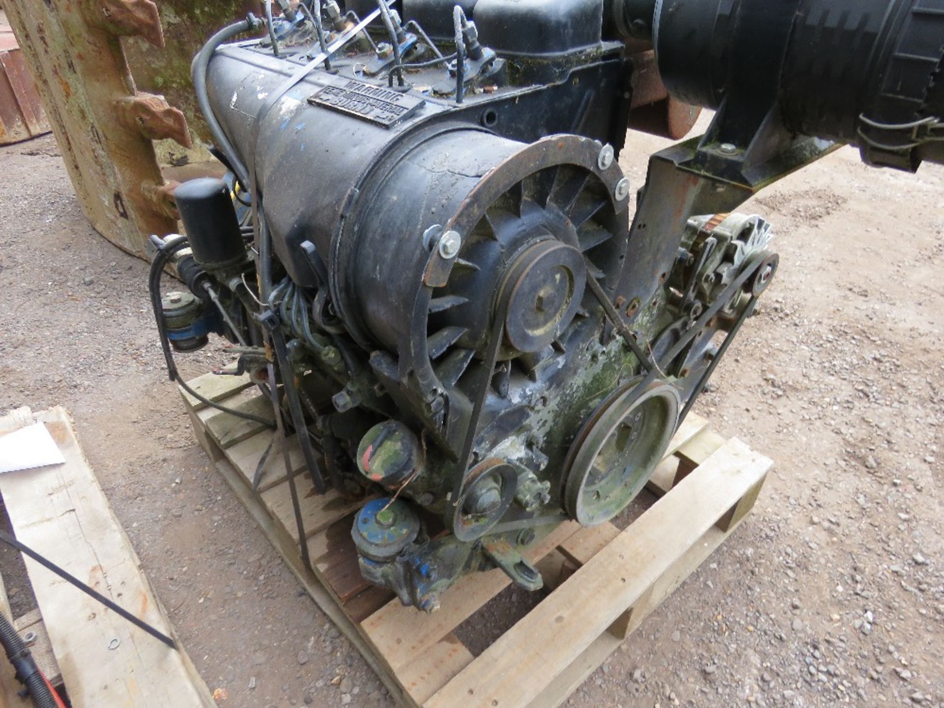 DEUTZ AIR COOLED ENGINE TYPE F4L-912 44KW RATED. RUNNING WHEN REMOVED AS PART OF LOW EMMISSION PILIN - Image 4 of 6