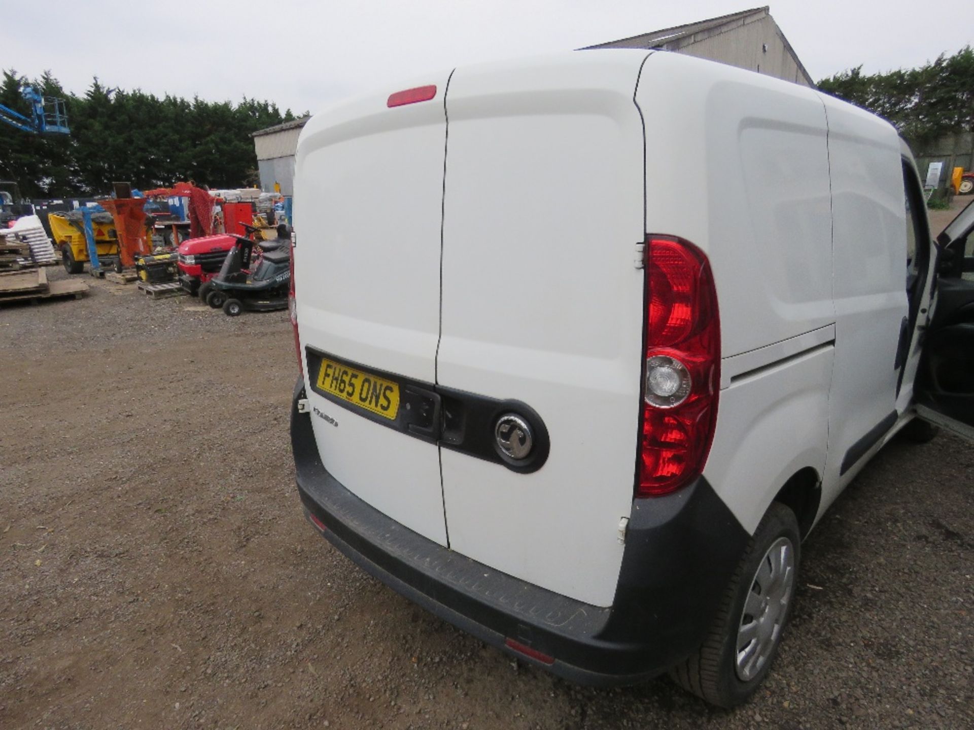 BID INCREMENT NOW £50 VAUXHALL COMBO L1H1-CDTI FIVE SEATER VAN REG: FH65 ONS. - Image 9 of 14