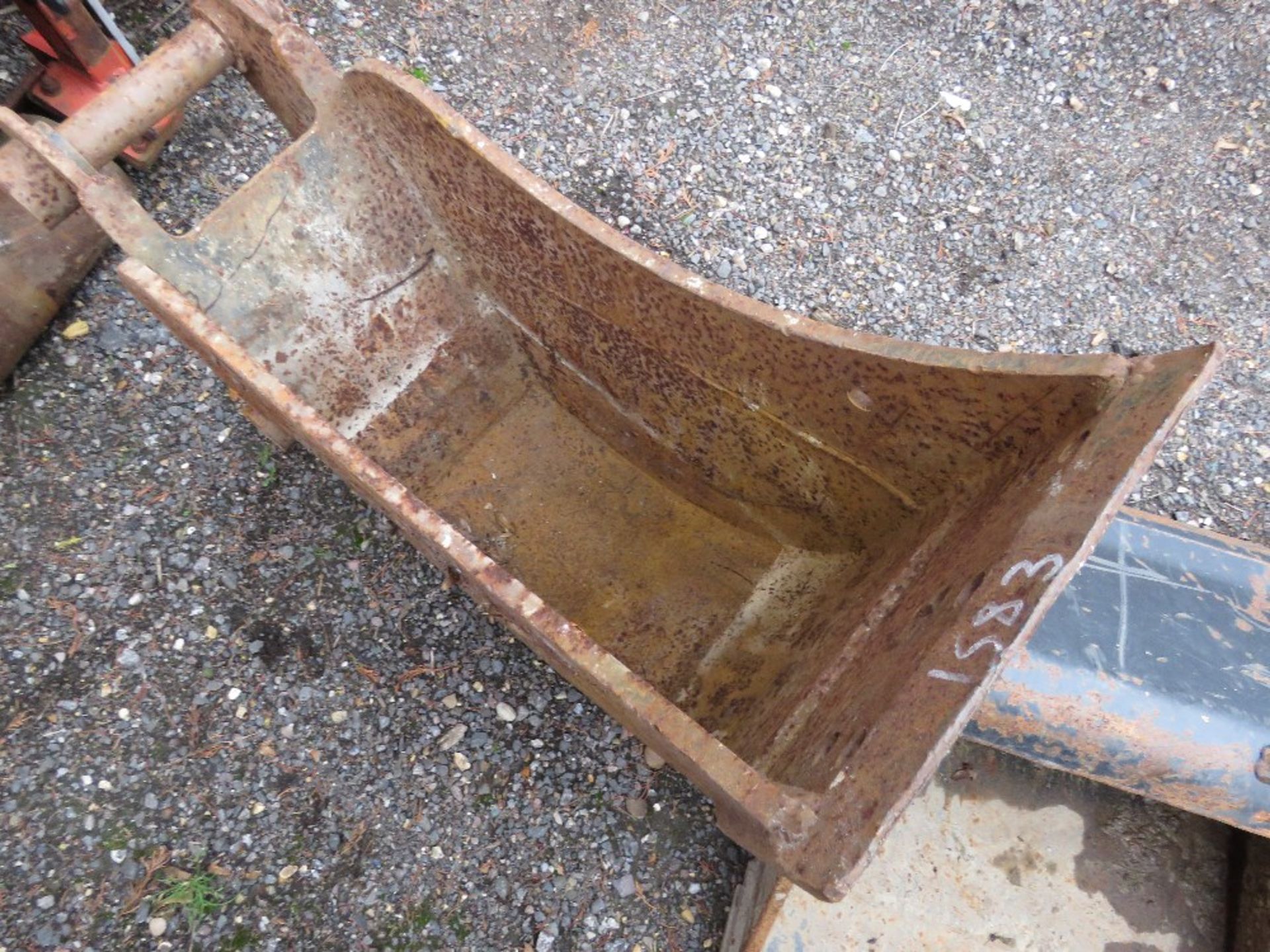 2X EXCAVATOR BUCKETS ON 45MM PINS. THIS LOT IS SOLD UNDER THE AUCTIONEERS MARGIN SCHEME, THEREFO - Image 4 of 5