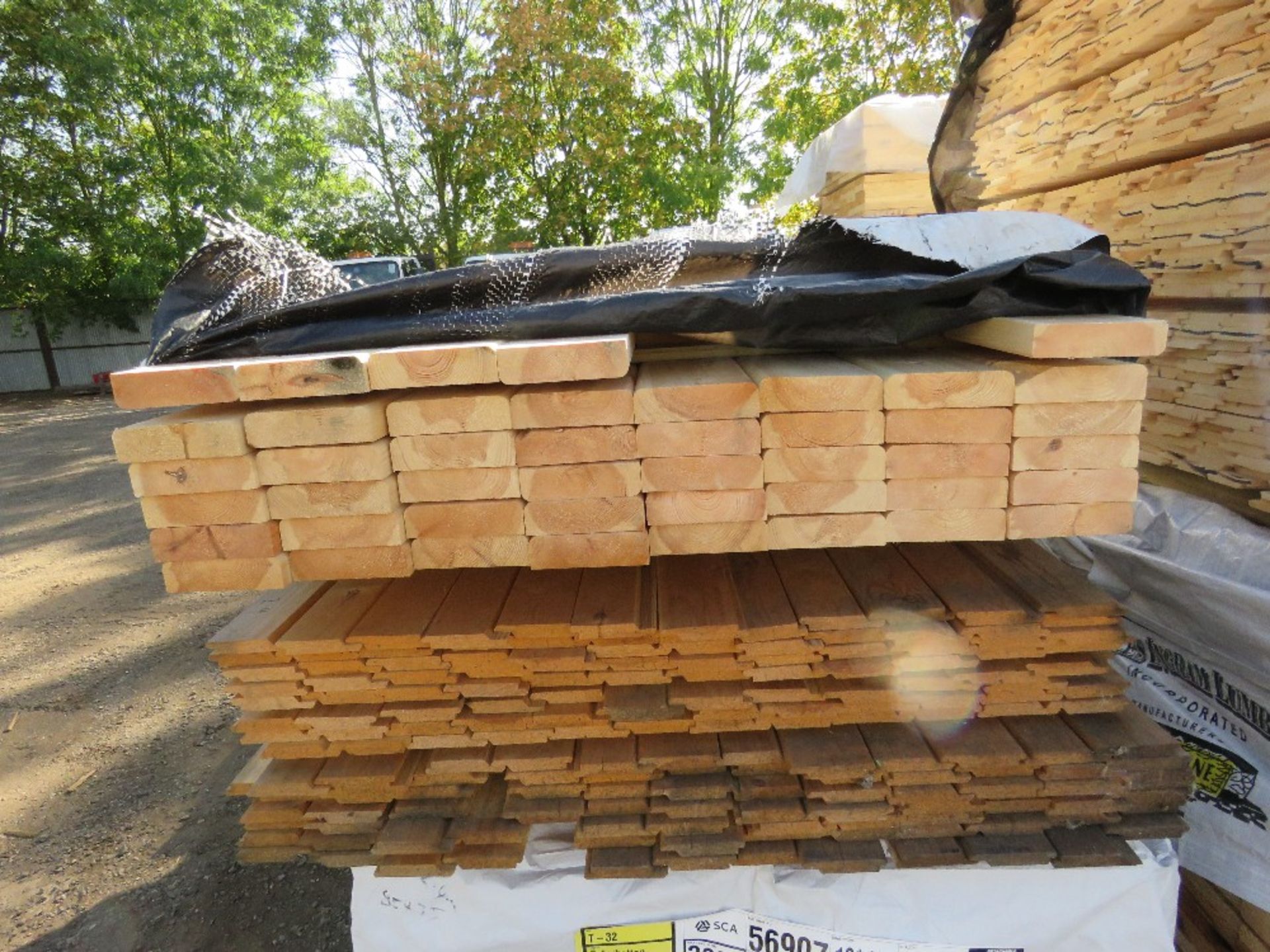 PACK OF UNTREATED TIMBER BOARDS WITH ROUNDED EDGES. 2.5M LENGTH X 35MM 120MM WIDTH APPROX. - Image 2 of 3