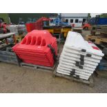 20NO WHITE AND RED PLASTIC BARRIERS. THIS LOT IS SOLD UNDER THE AUCTIONEERS MARGIN SCHEME, THEREF