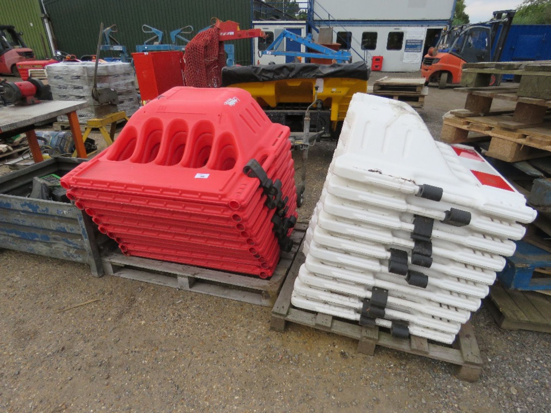 20NO WHITE AND RED PLASTIC BARRIERS. THIS LOT IS SOLD UNDER THE AUCTIONEERS MARGIN SCHEME, THEREF