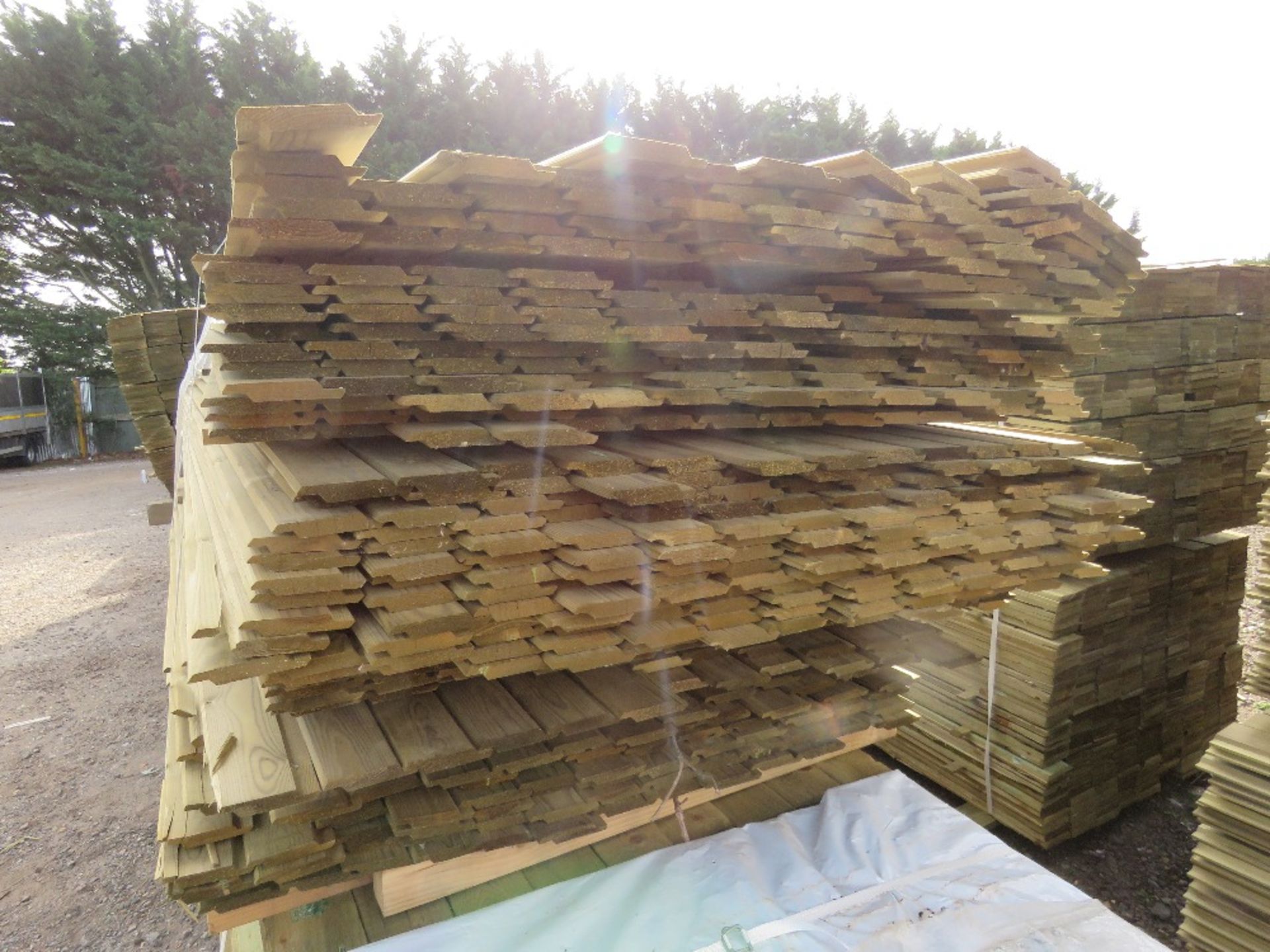 LARGE PACK OF PRESSURE TREATED SHIPLAP FENCE CLADDING TIMBER BOARDS. MIXED 0.9-1.9M LENGTH X 100MM W - Image 2 of 3