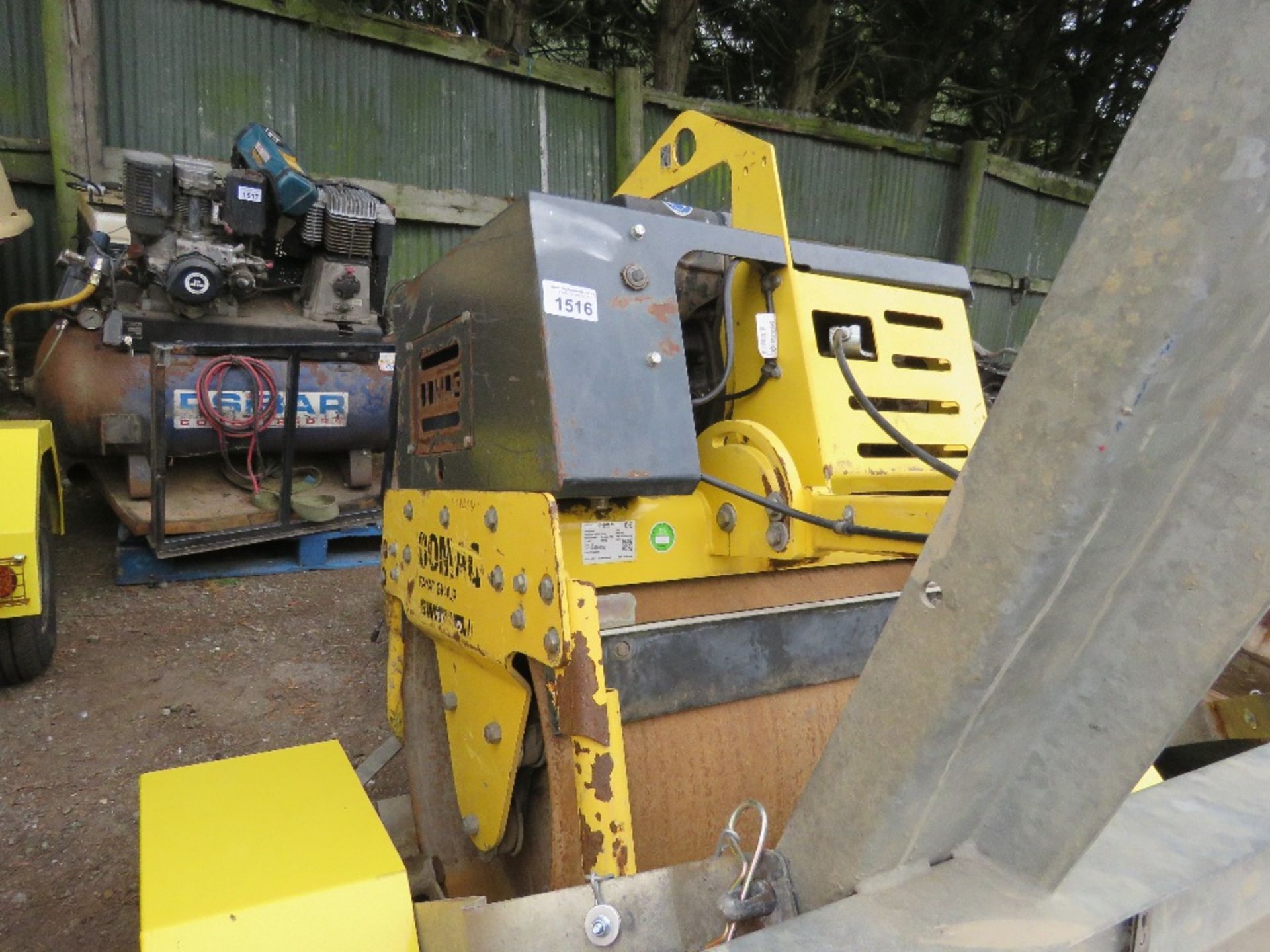 BOMAG BW71E-2 SINGLE DRUM ROLLER ON A TRAILER YEAR 2017 BUILD. SN: 101620291366. SOURCED FROM LARGE - Image 5 of 7