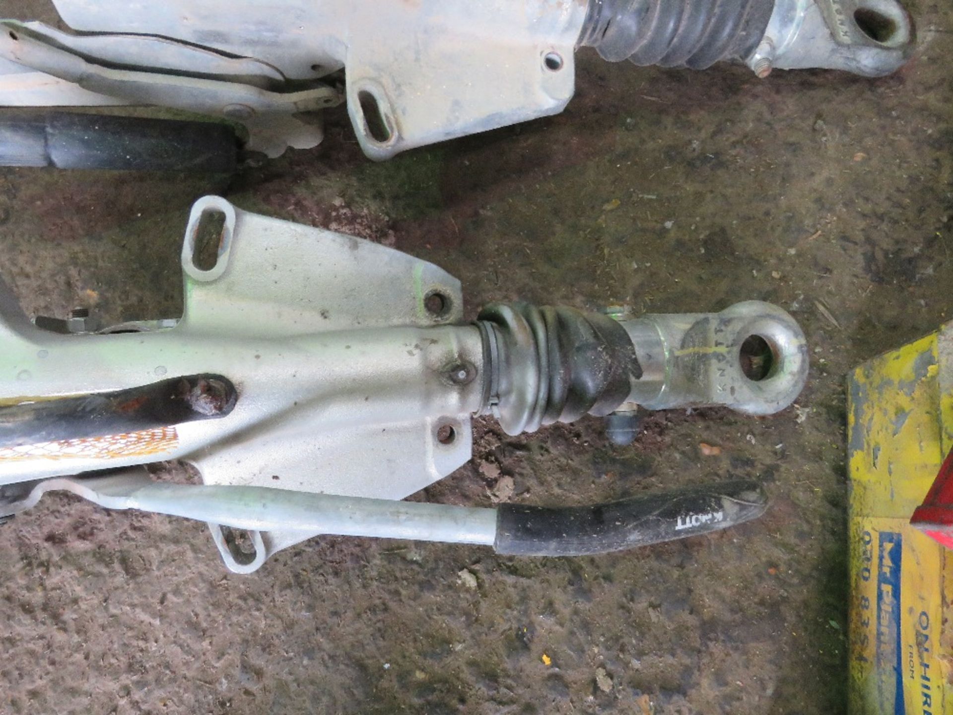 KNOTT RING TRAILER HITCH ASSEMBLY. THIS LOT IS SOLD UNDER THE AUCTIONEERS MARGIN SCHEME, THEREFO - Image 2 of 2