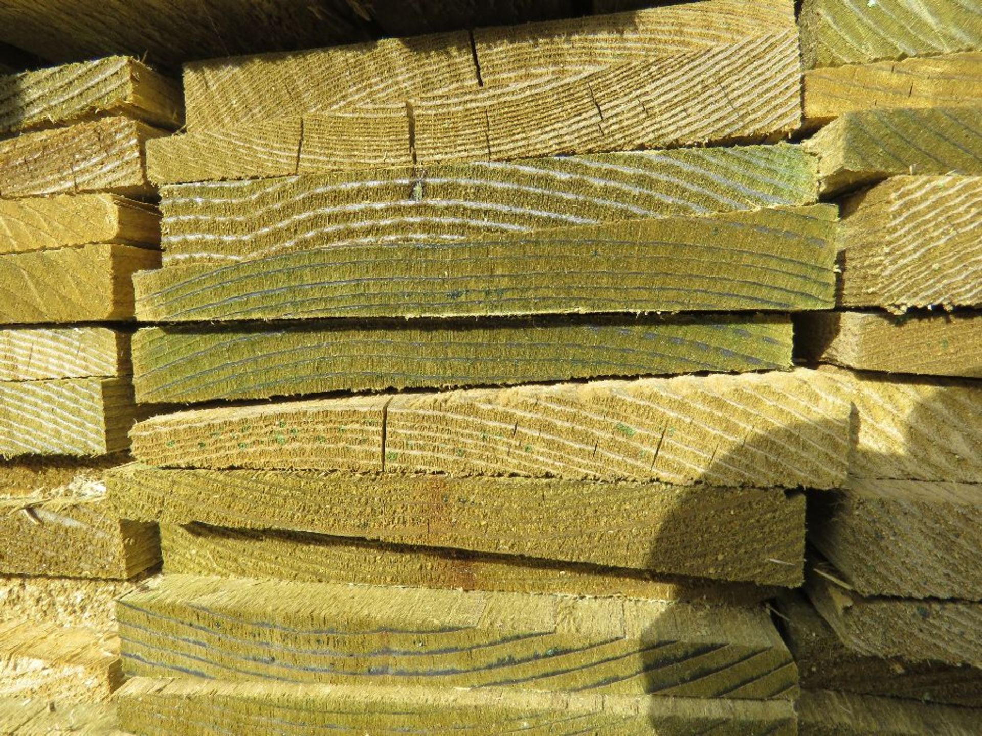 LARGE PACK OF PRESSURE TREATED FEATHER EDGE FENCE CLADDING TIMBER BOARDS. 1.50M LENGTH X 100MM WIDTH - Image 3 of 3