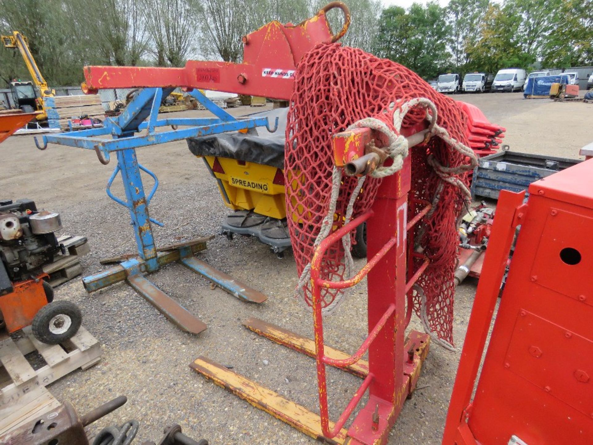 CRANE MOUNTED PALLET FORKS WITH NET. - Image 2 of 3