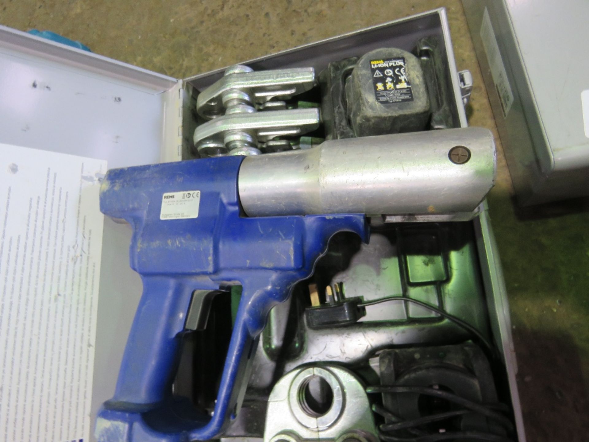 REMS AKKU-PRESS ACC BATTERY POWERED CRIMPING SET IN A CASE. SOURCED FROM LARGE CONSTRUCTION COMPANY - Image 2 of 6