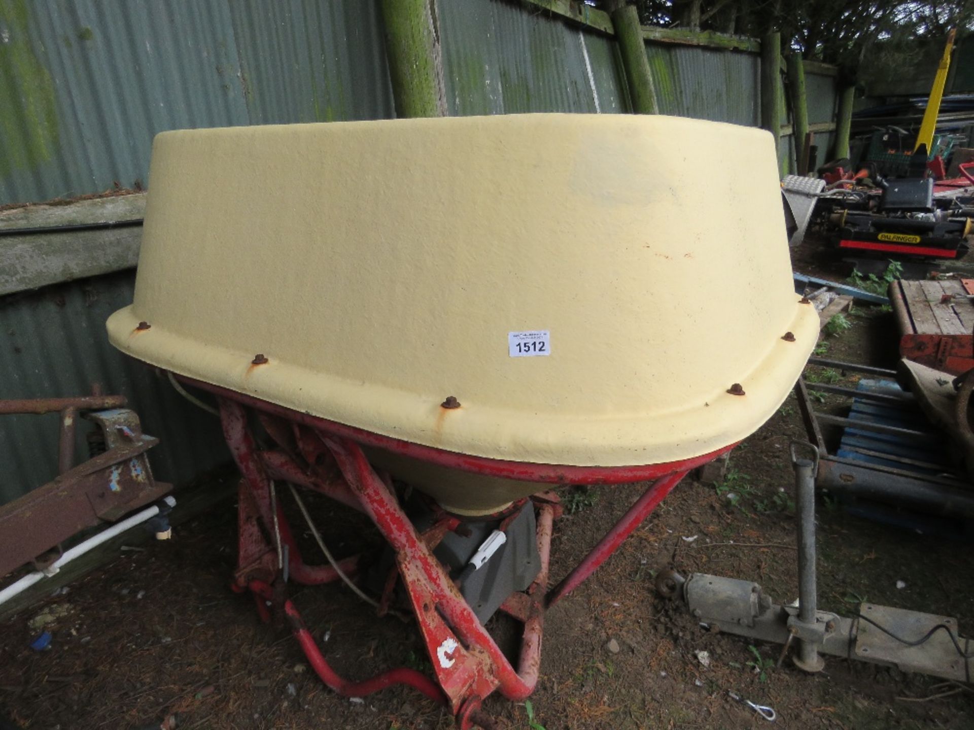 VICON VARISPREADER TRACTOR MOUNTED FERTISER SPREADER. THIS LOT IS SOLD UNDER THE AUCTIONEERS MARG