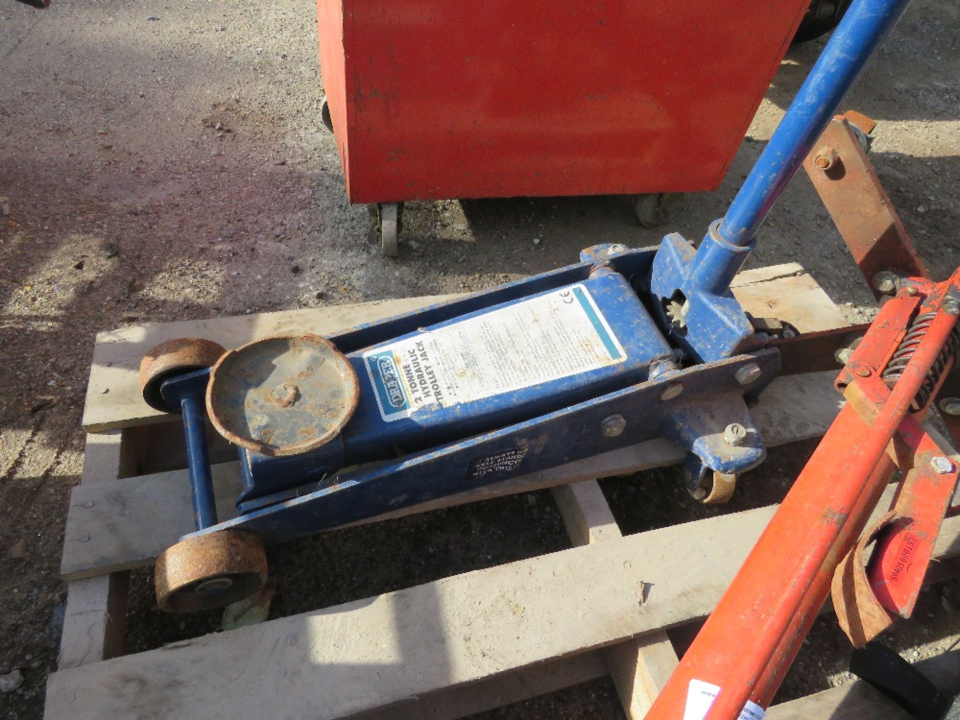 TROLLEY JACK, TRANSMISSION JACK AND WORK TENT. THIS LOT IS SOLD UNDER THE AUCTIONEERS MARGIN SCH - Image 2 of 4