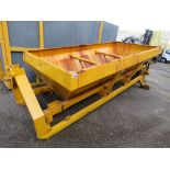 GRITTER BODY ON HL5 FRAME, 10FT LENGTH APPROX. SUITABLE FOR 7.5 TONNE HOOK LOADER LORRY.