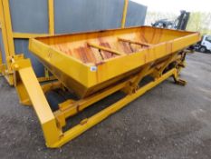 GRITTER BODY ON HL5 FRAME, 10FT LENGTH APPROX. SUITABLE FOR 7.5 TONNE HOOK LOADER LORRY.