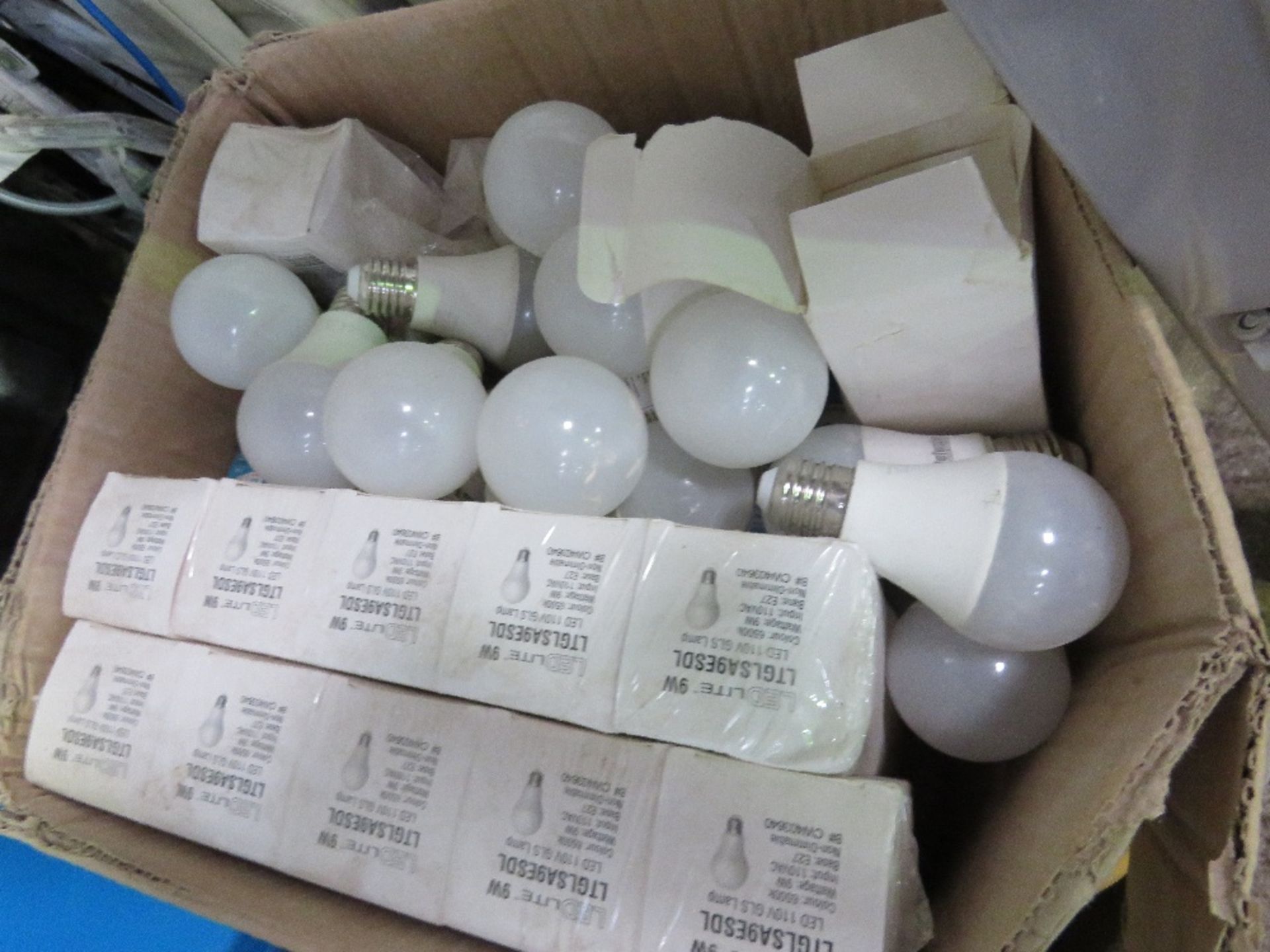 LIGHTS AND BULBS. THIS LOT IS SOLD UNDER THE AUCTIONEERS MARGIN SCHEME, THEREFORE NO VAT WILL BE - Image 2 of 4