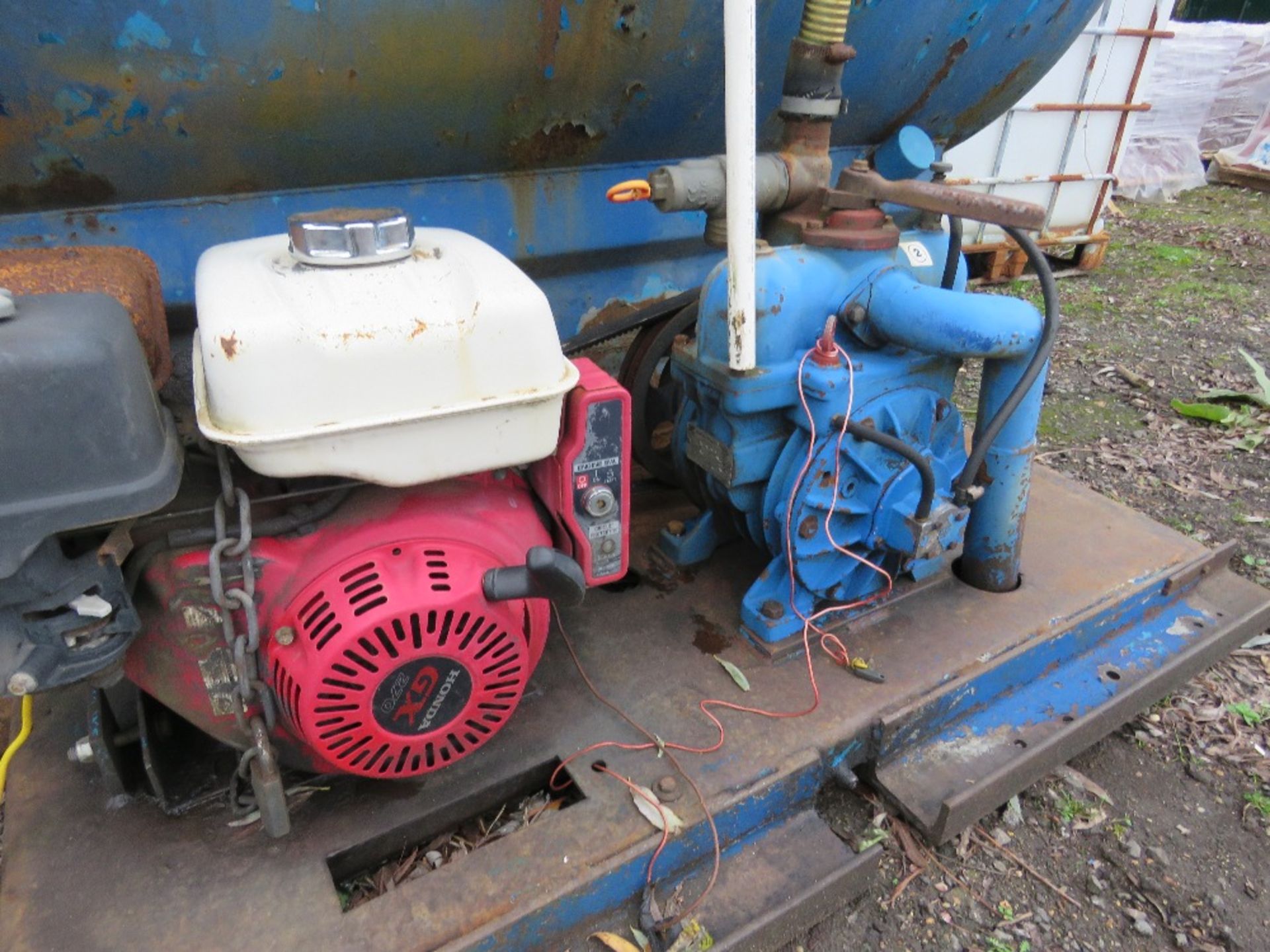 HONDA ENGINED TOILET EMPTYING SUCTION TANKER - Image 5 of 5