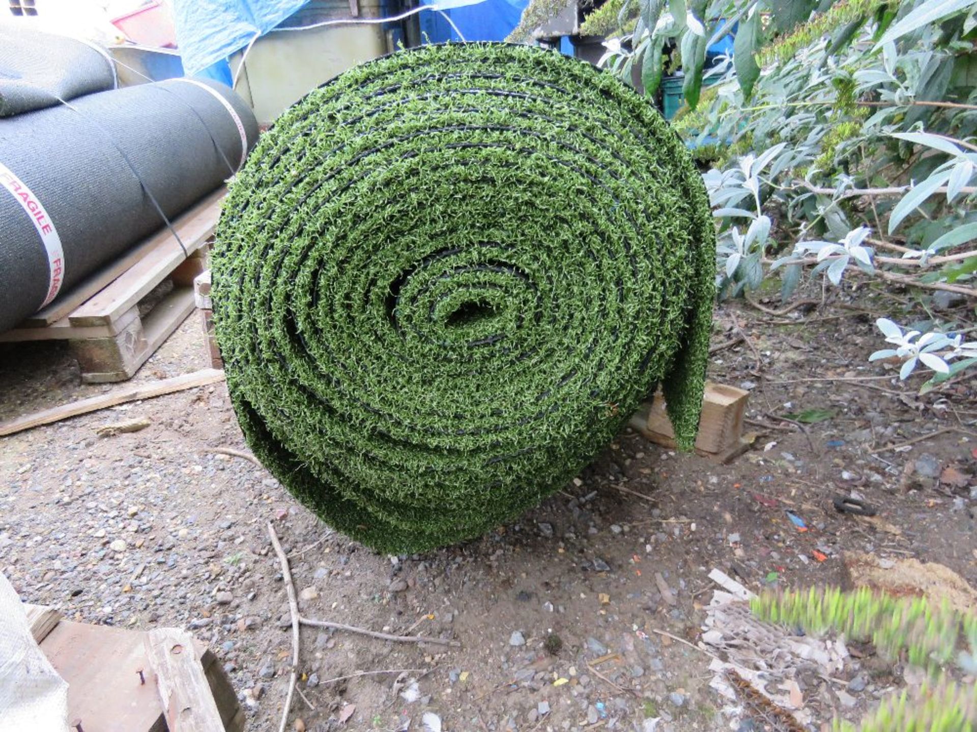 1 X ROLLOF QUALITY ASTRO TURF GRASS 6FT APPROX. THIS LOT IS SOLD UNDER THE AUCTIONEERS MARGIN SCH - Image 2 of 2