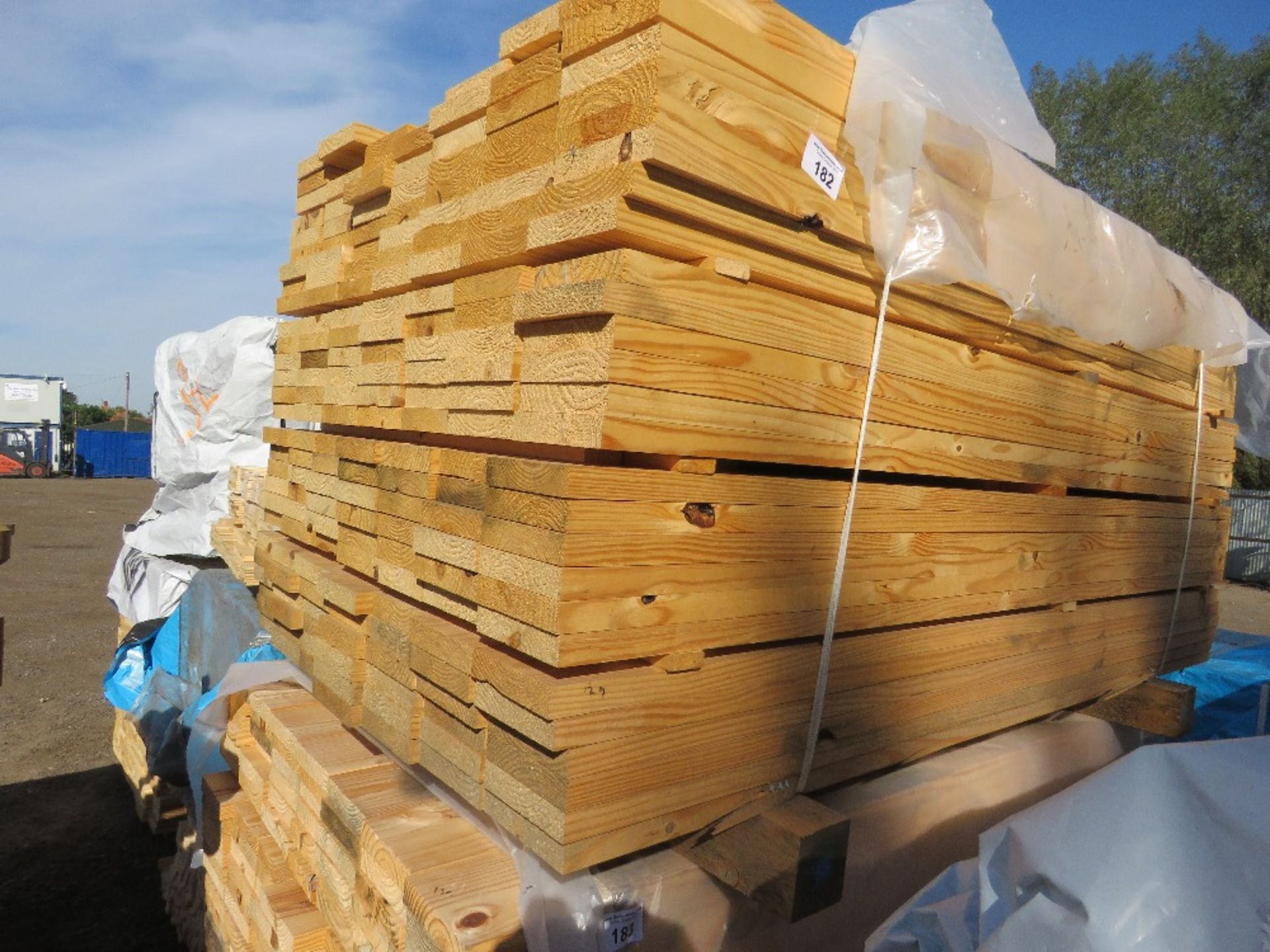 LARGE PACK OF TIMBER BOARDS, UNTREATED: 1.83M LENGTH X 140MM X 30MM APPROX.