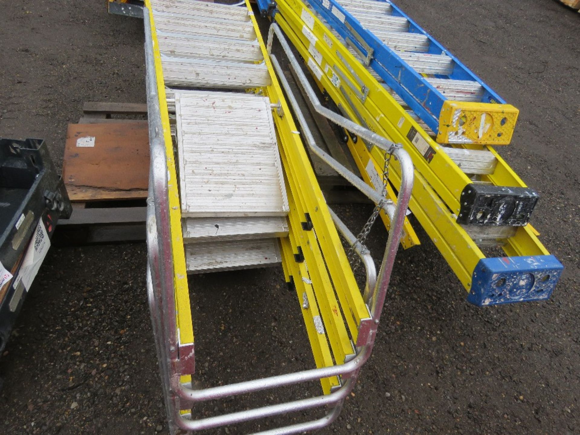 3 X GRP STEP LADDERS. SOURCED FROM LARGE CONSTRUCTION COMPANY LIQUIDATION. - Image 3 of 4