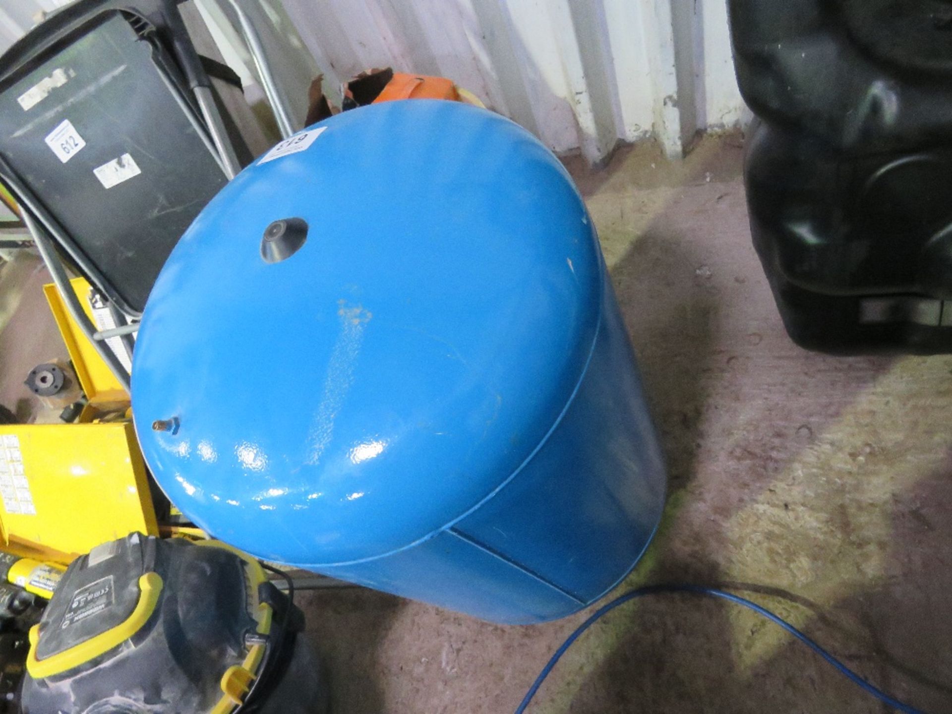 LARGE AIR RECEIVER TANK. THIS LOT IS SOLD UNDER THE AUCTIONEERS MARGIN SCHEME, THEREFORE NO VAT W - Image 3 of 3