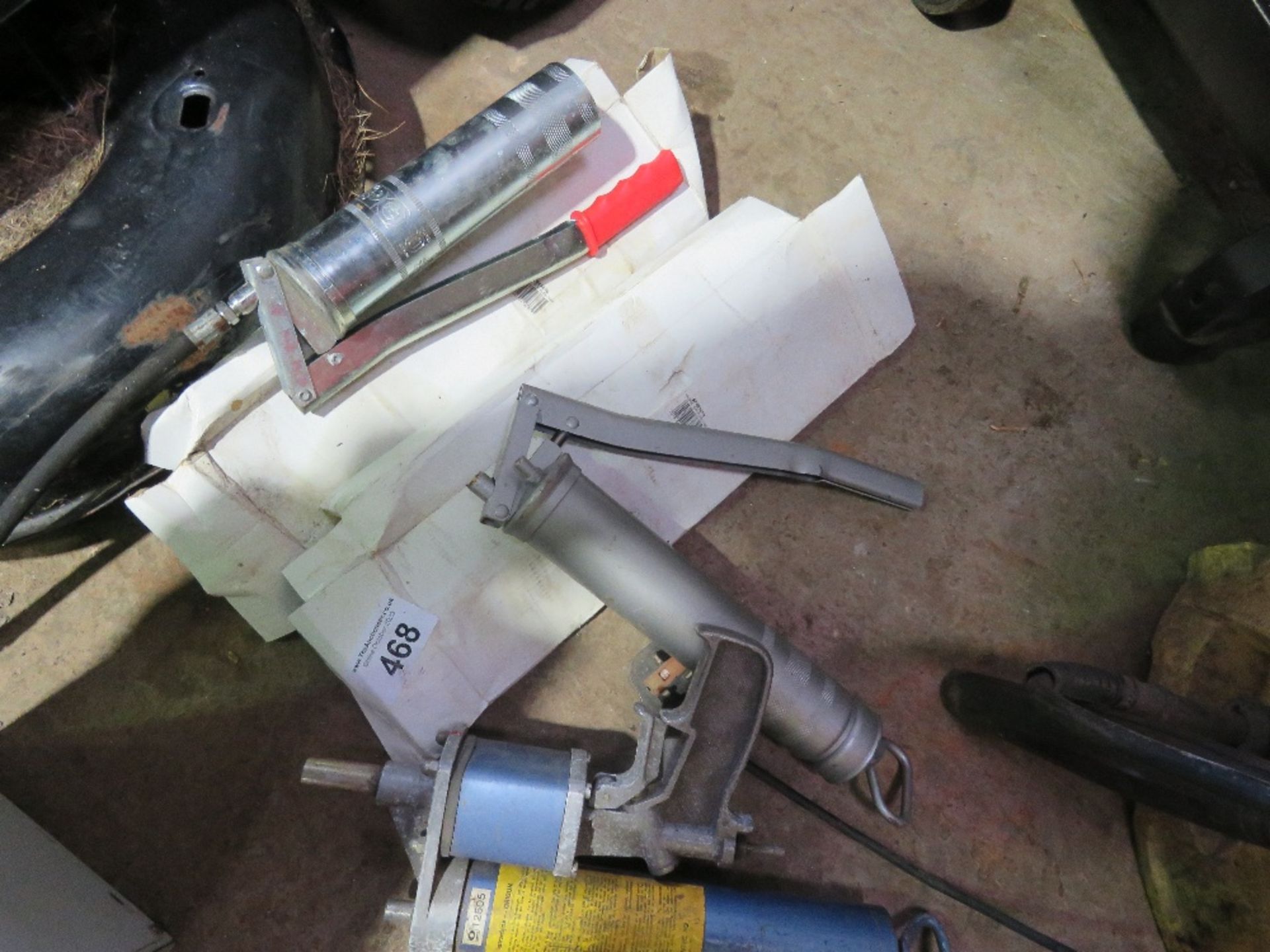 5NO ASSORTED GREASE GUNS, MOST UNUSED. SOURCED FROM SITE CLOSURE/CLEARANCE. - Image 2 of 3