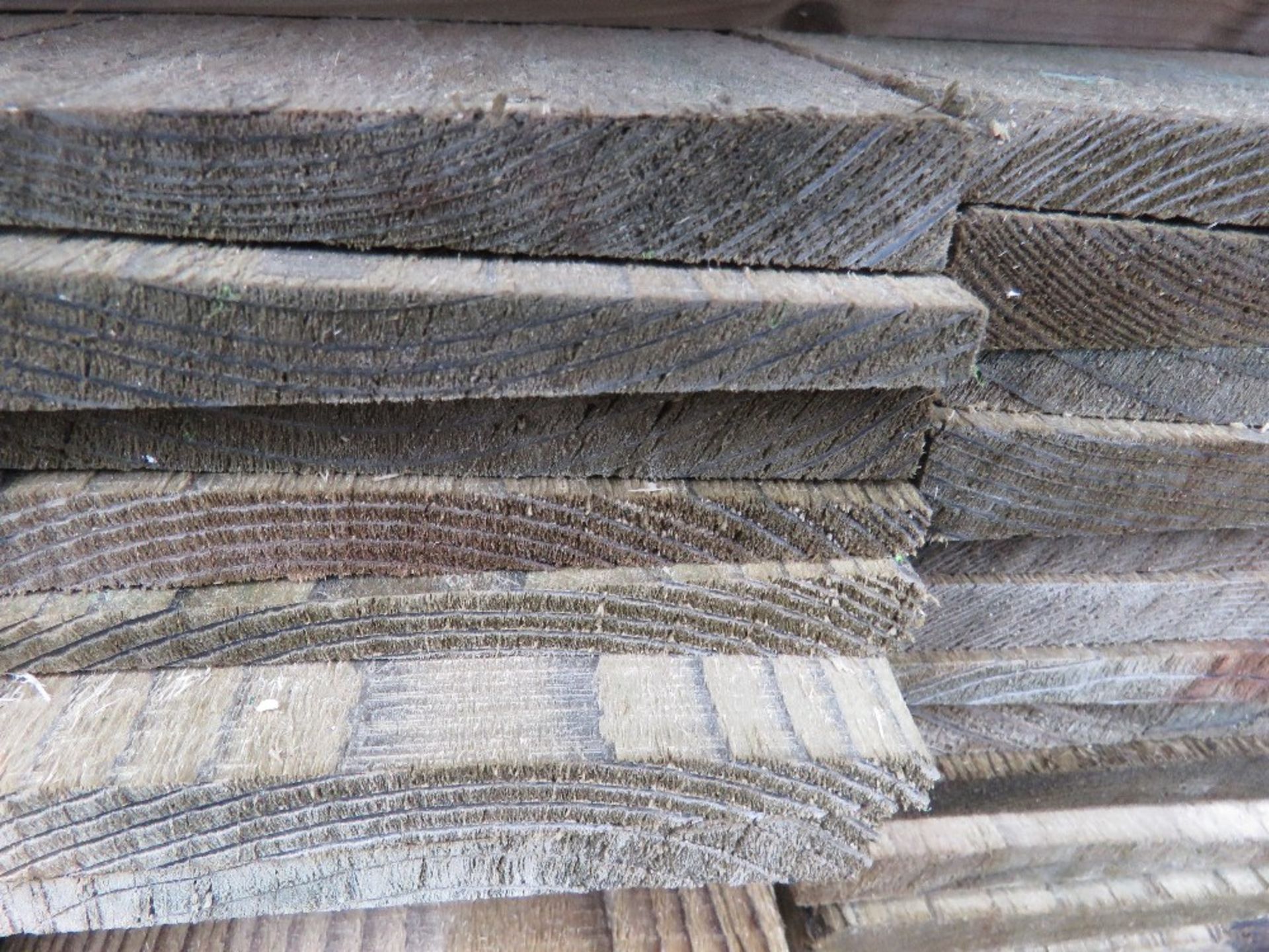 LARGE PACK OF PRESSURE TREATED FEATHER EDGE FENCE CLADDING TIMBER BOARDS. 1.50M LENGTH X 100MM WIDTH - Image 3 of 3