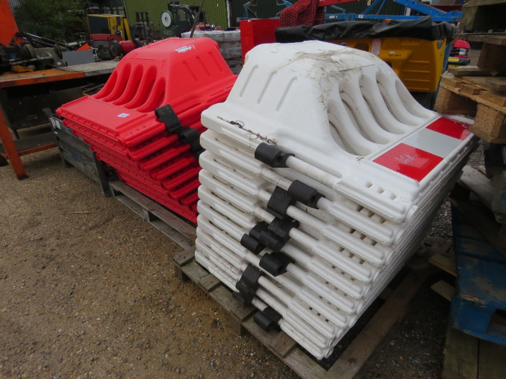 20NO WHITE AND RED PLASTIC BARRIERS. THIS LOT IS SOLD UNDER THE AUCTIONEERS MARGIN SCHEME, THEREF - Image 2 of 3