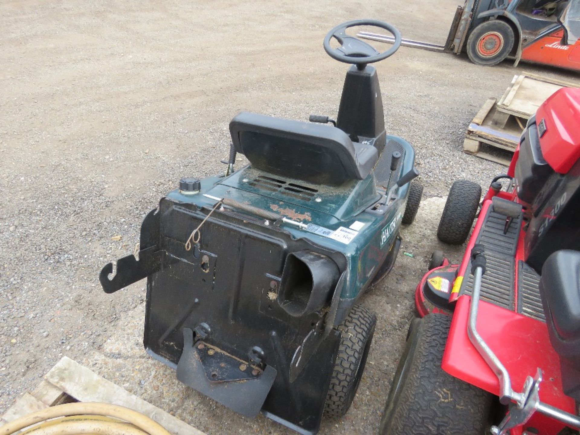HAYTER M10/30 RIDE ON MOWER. WHEN TESTED WAS SEEN TO RUN, DRIVE AND BUT MOWERS NOT ENGAGED??. THI - Image 4 of 6