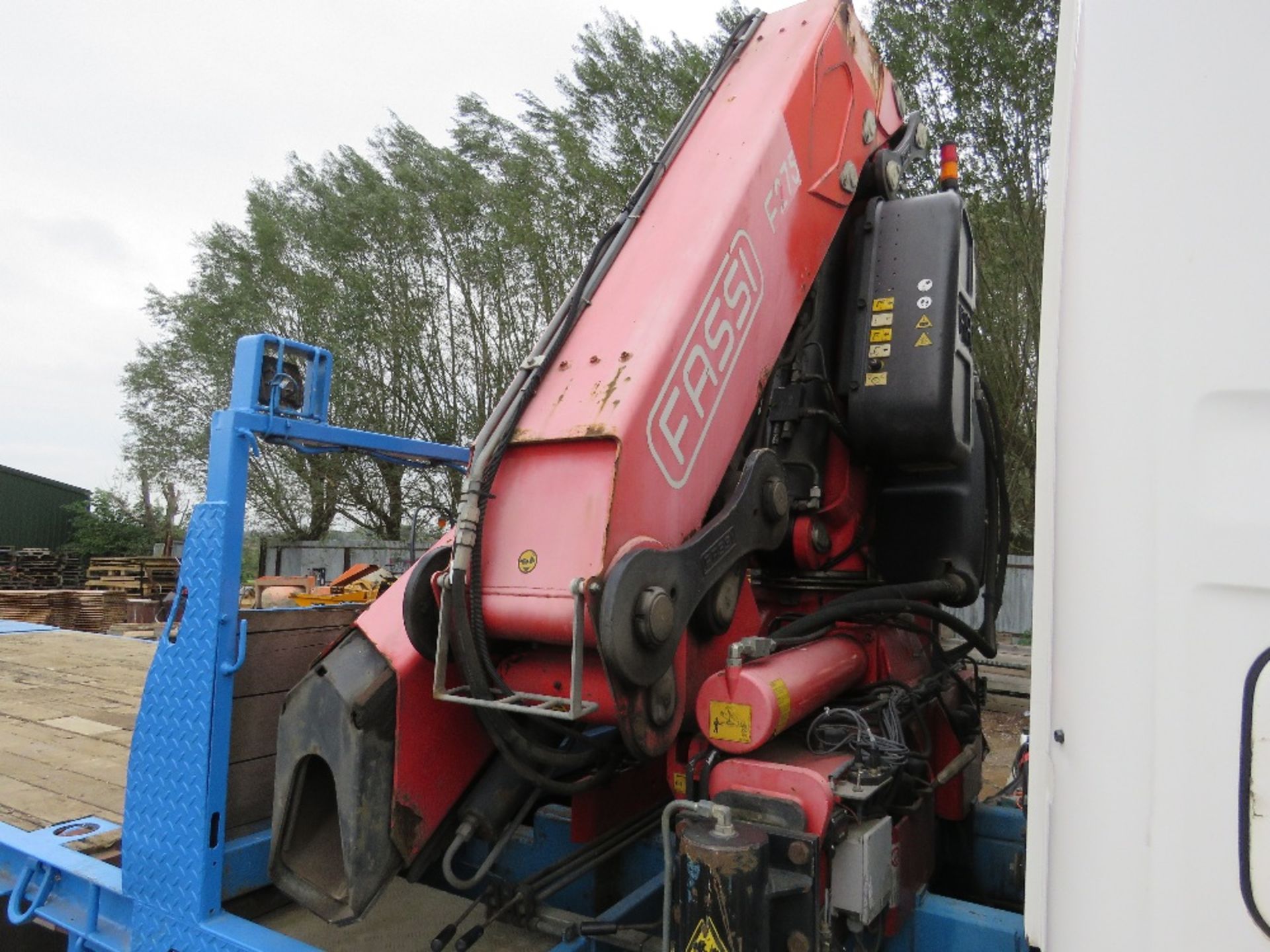 SCANIA R420 8X2 BEAVER TAIL PLANT LORRY WITH FASSI F275 REMOTE OPERATED CRANE REG: MX57 LXC. FIRST R - Image 3 of 27