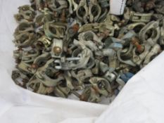 BULK BAG CONTAINING APPROX. 93 NO. SWIVEL TYPE SCAFFOLDING CLIPS AS SHOWN. SOURCED FROM COMPANY LIQU
