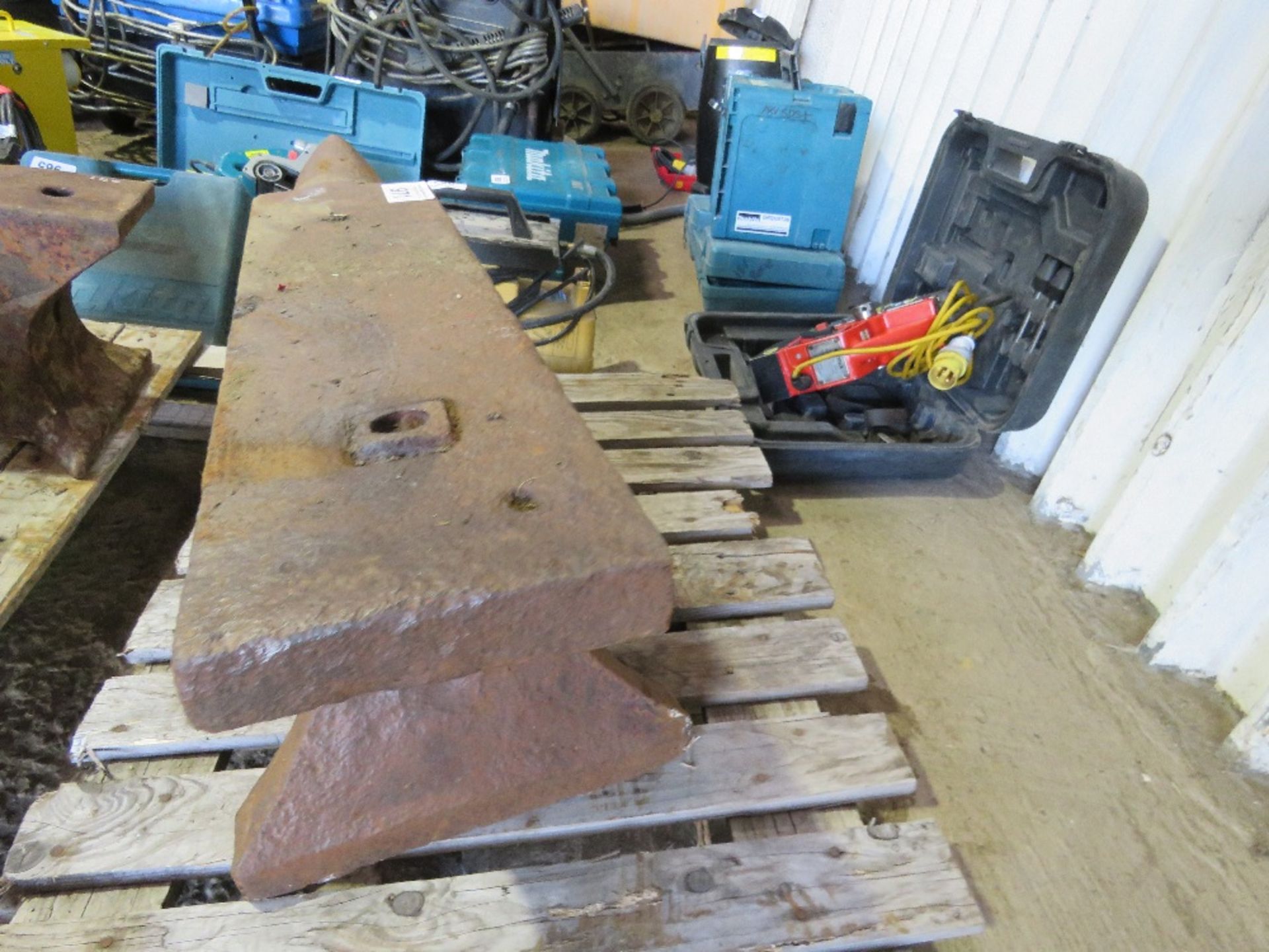 BLACKSMITH'S ANVIL, 90CM OVERALL LENGTH APPROX. - Image 3 of 3