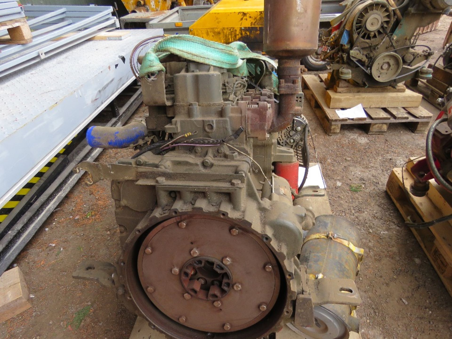 IVECO WATER COOLED ENGINE TYPE F4GE-0404A RUNNING WHEN REMOVED AS PART OF LOW EMMISSION PILING MACH - Image 5 of 8