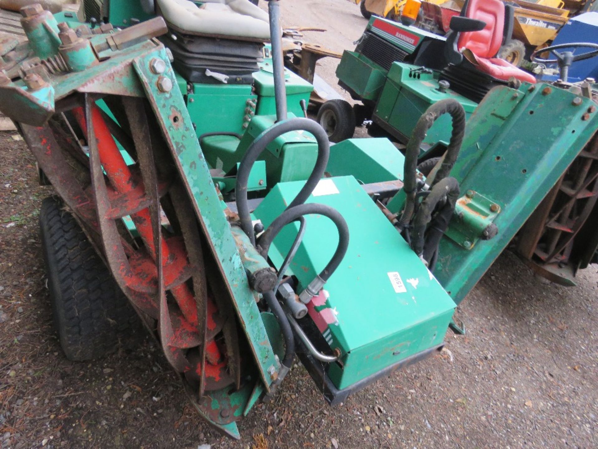 RANSOMES TRIPLE RIDE ON MOWER WITH KUBOTA ENGINE. BEEN IN STORAGE FOR SOME TIME. WHEN BRIEFLY TESTED - Image 2 of 7