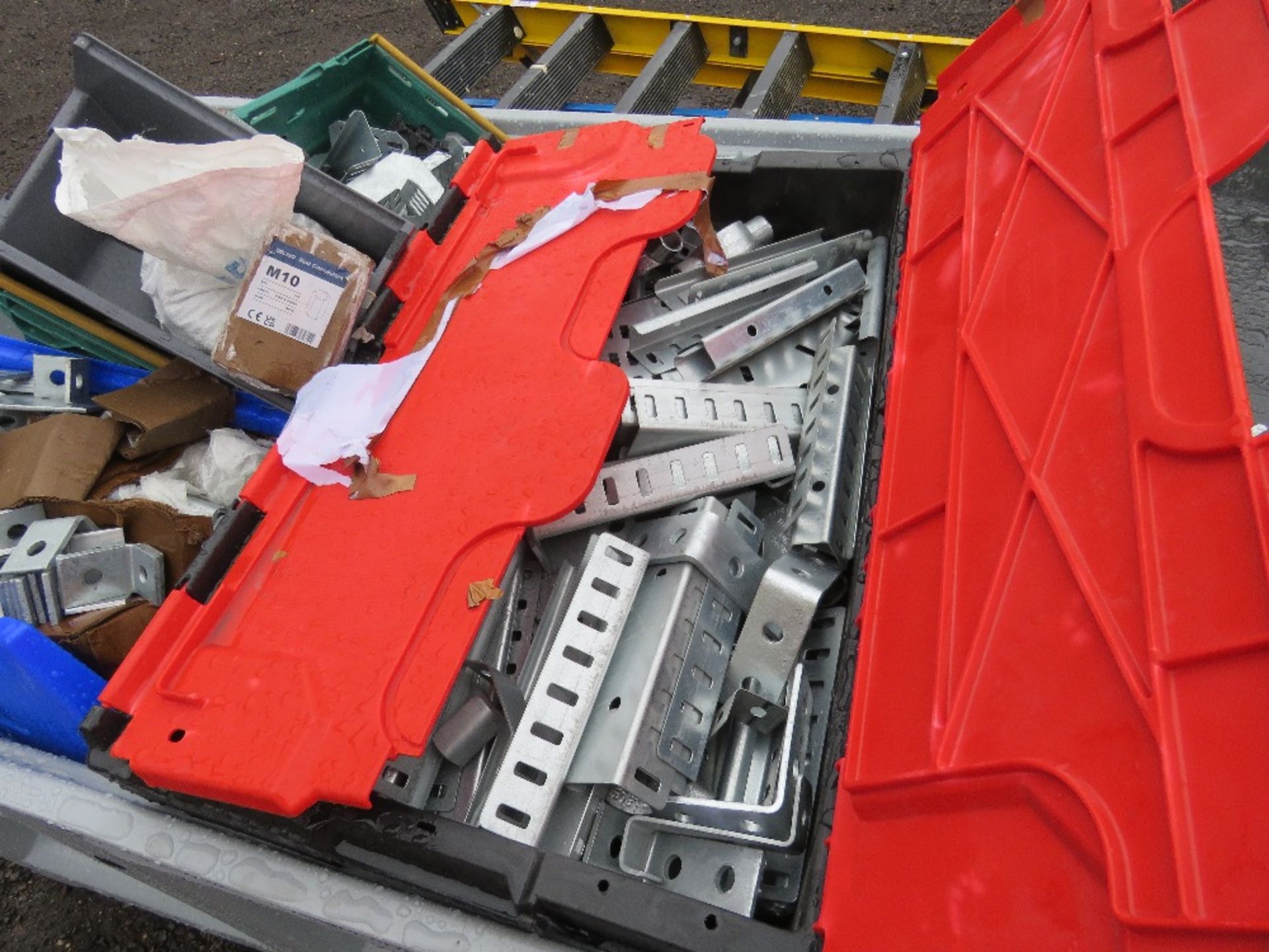 STILLAGE CONTAINING HEAVY DUTY METAL BRACKETS ETC. SOURCED FROM LARGE CONSTRUCTION COMPANY LIQUIDATI - Image 5 of 5