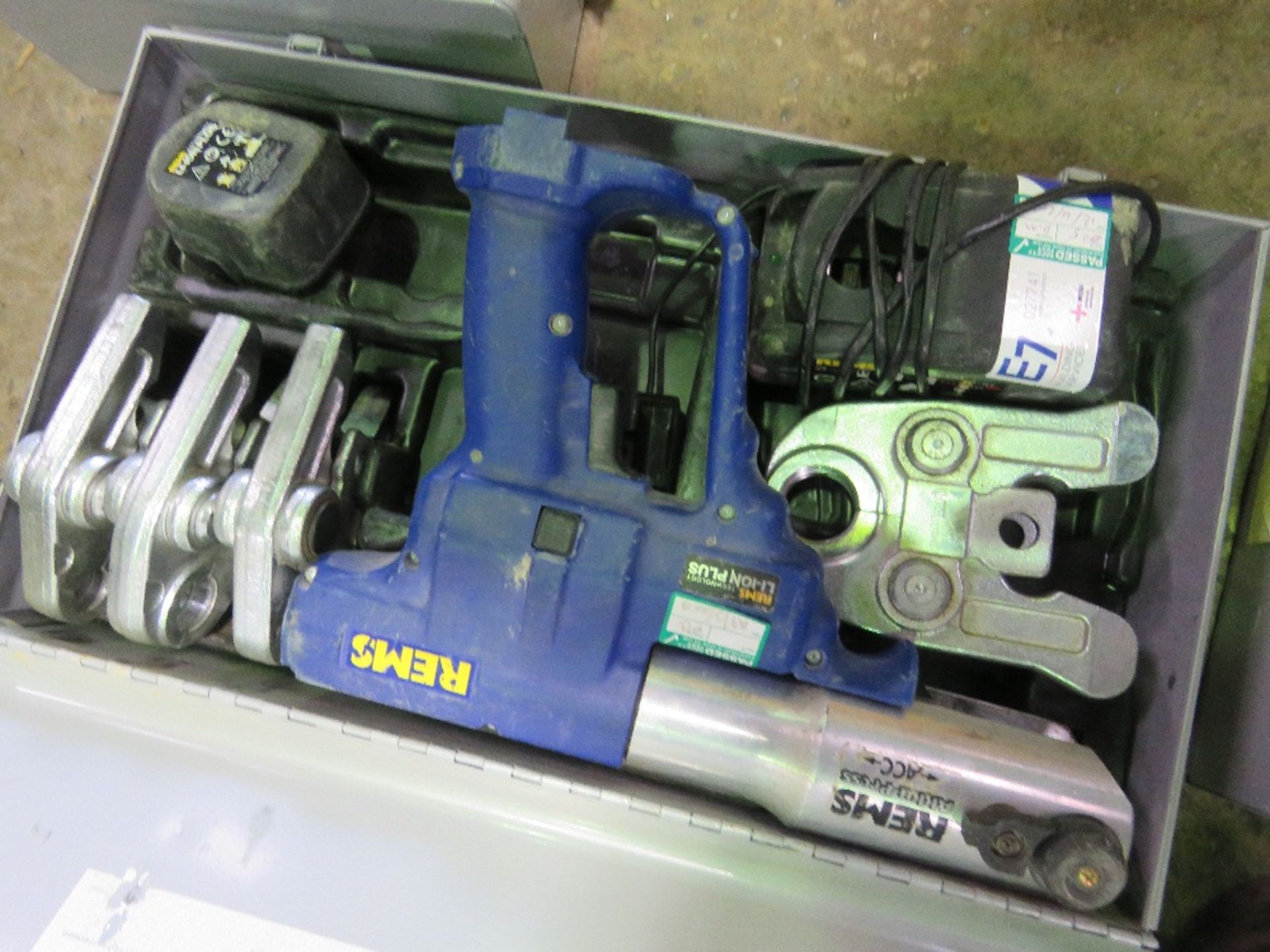 REMS AKKU-PRESS ACC BATTERY POWERED CRIMPING SET IN A CASE. SOURCED FROM LARGE CONSTRUCTION COMPANY - Image 3 of 6