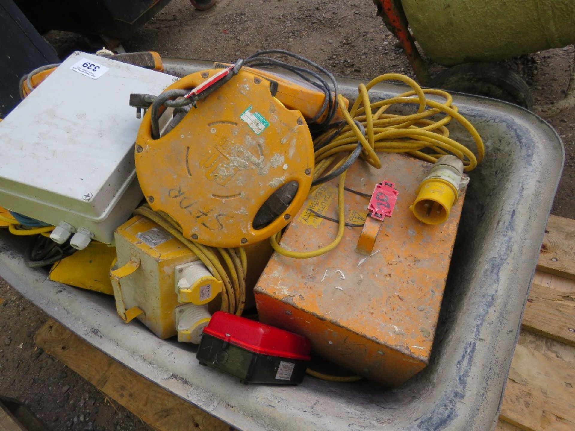 BIN CONTAINING 110VOLT LIGHTS, JUNCTION BOXES PLUS A TRANSFORMER. THIS LOT IS SOLD UNDER THE AUCT - Image 2 of 4