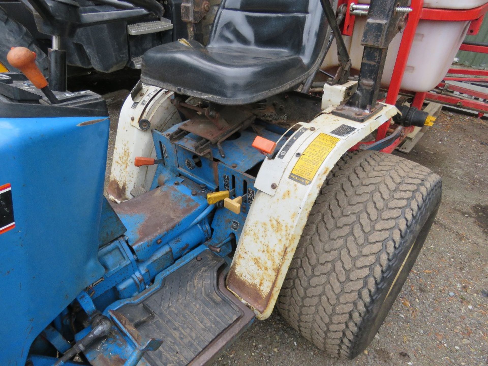 FORD 1220 4WD COMPACT TRACTOR ON GRASS TYRES. COMES WITH A BARGAM POG200/1106 TRACTOR MOUNTED CROP S - Image 4 of 17