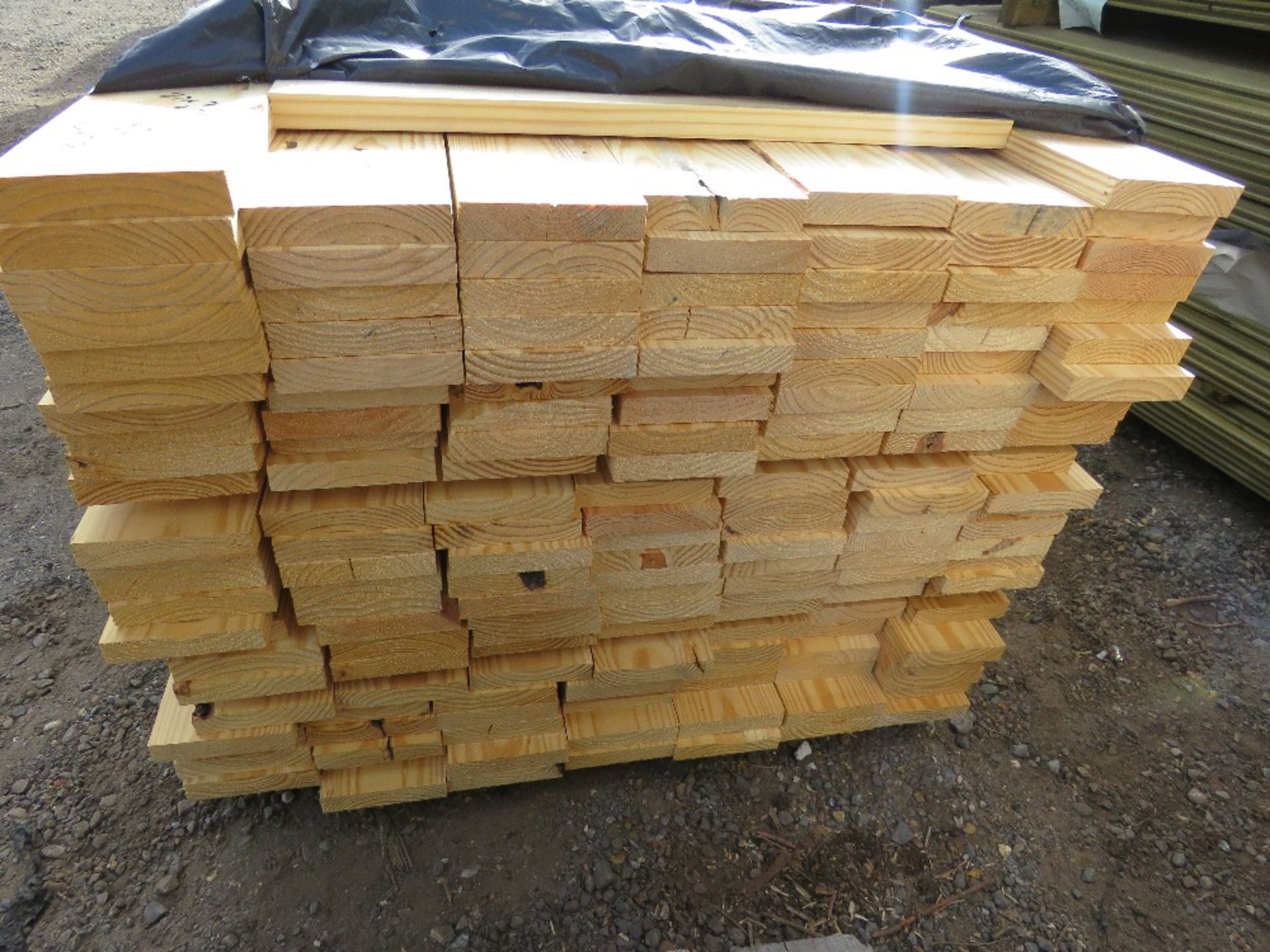 LARGE PACK OF UNTREATED TIMBER BOARDS 140MMX30MM @ 1.83M LENGTH APPROX. 163NO IN TOTAL APPROX. - Image 2 of 3